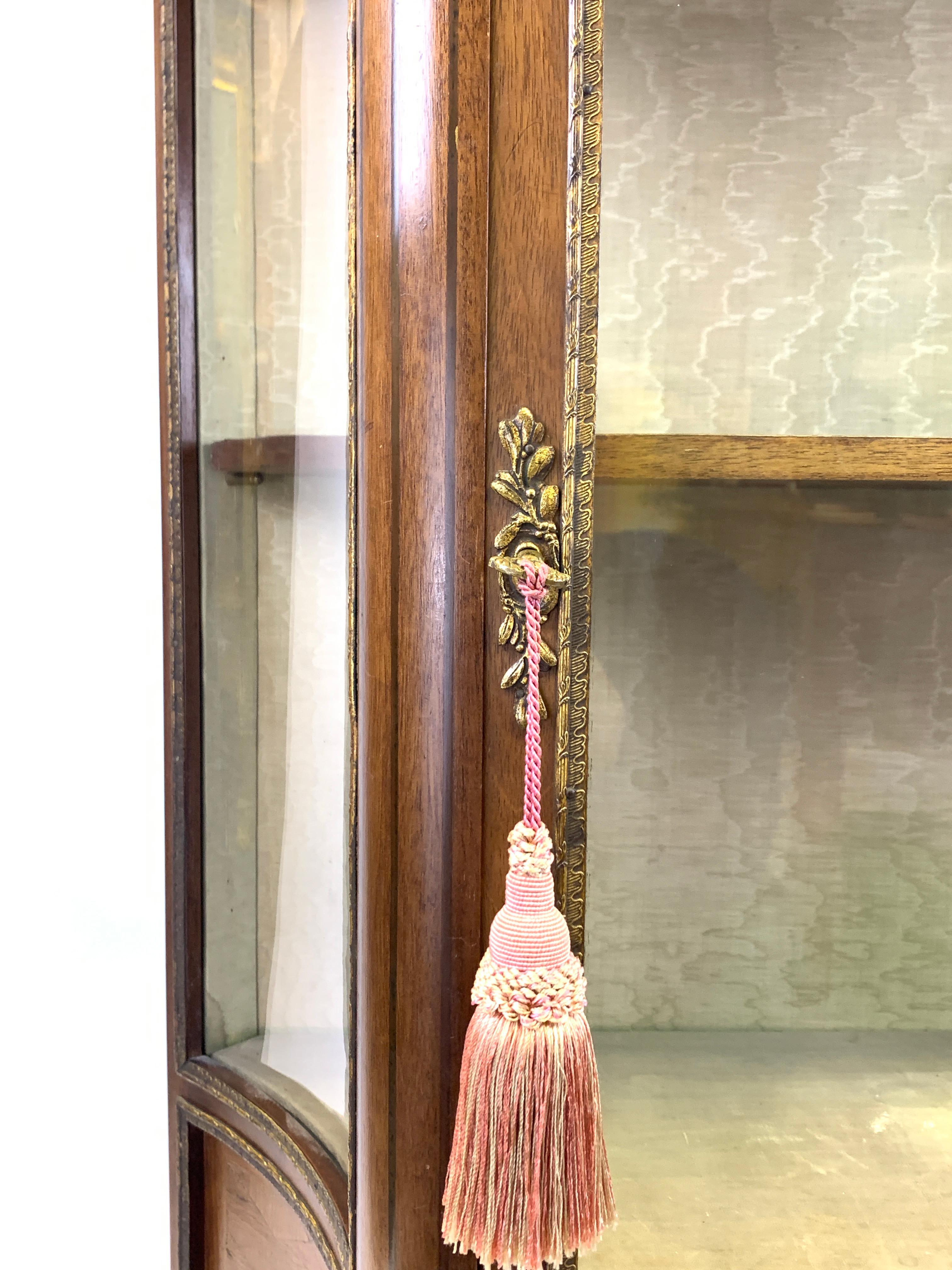 French Gilt-Metal Mounted Vitrine For Sale 1