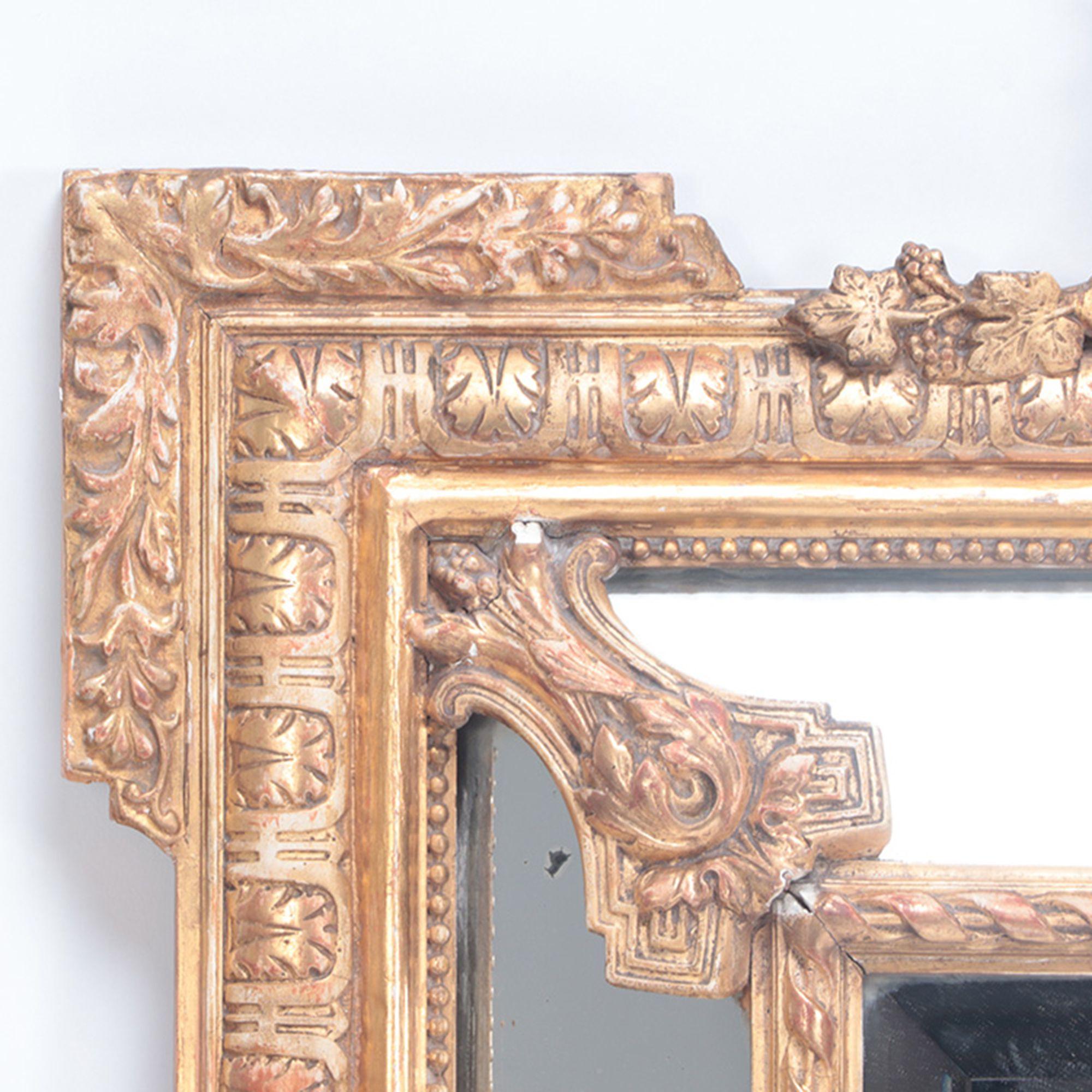 Un miroir français en bois doré et gesso avec bordure en miroir. Circa 1900. Bon état - En vente à Philadelphia, PA