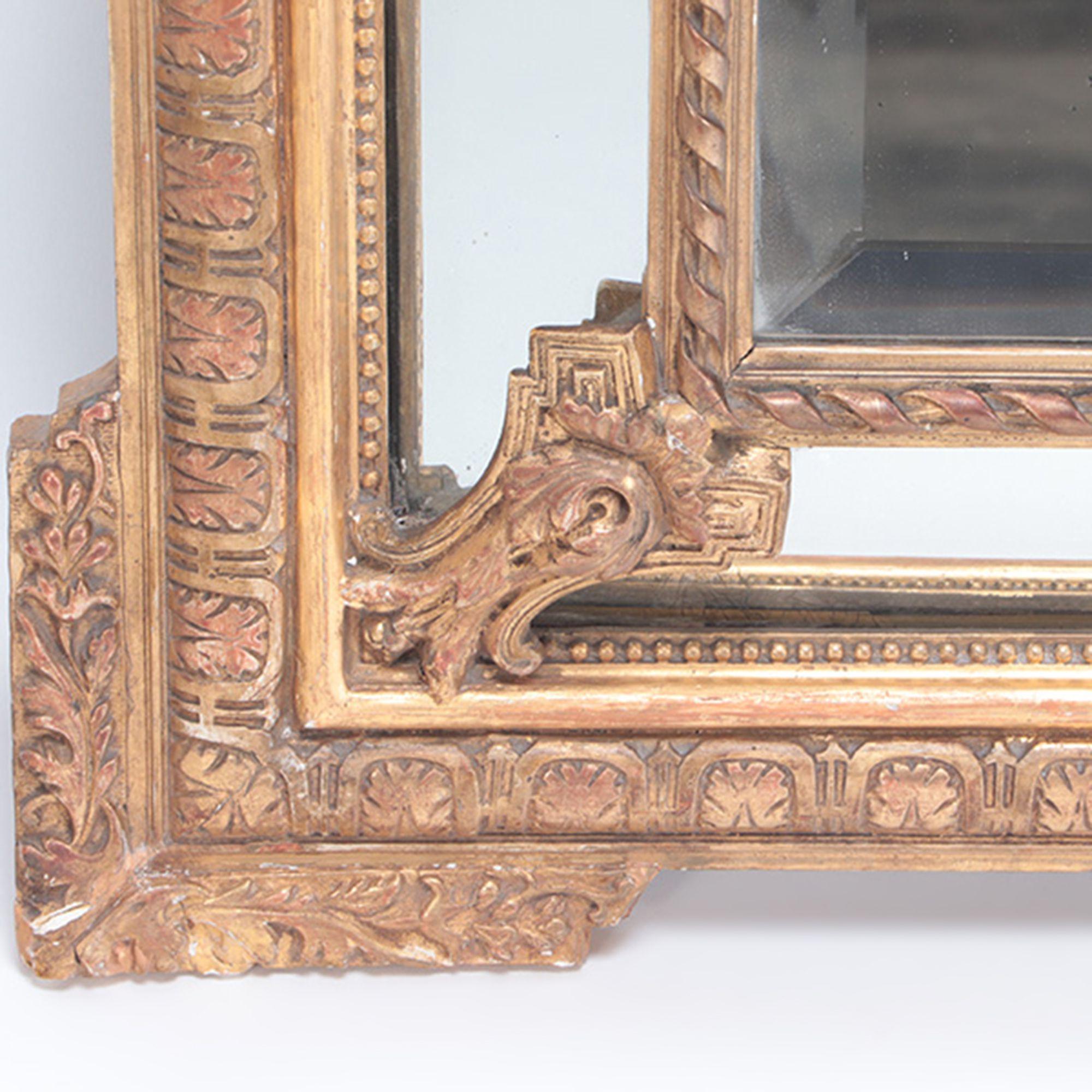 Début du 20ème siècle Un miroir français en bois doré et gesso avec bordure en miroir. Circa 1900. en vente