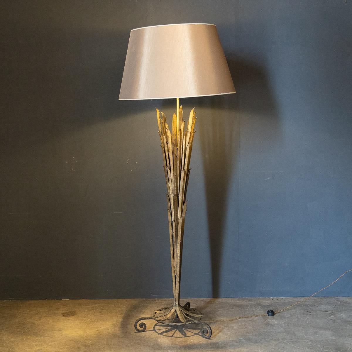 A French Gilt Wrought Iron Floor Lamp, Attributed To Maison Bagues, c.1970 In Good Condition For Sale In Royal Tunbridge Wells, Kent