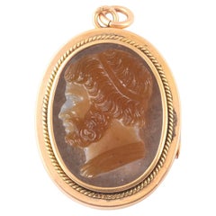 French Gold-Mounted Pendant Cameo Vinaigrette, Late 18th Century