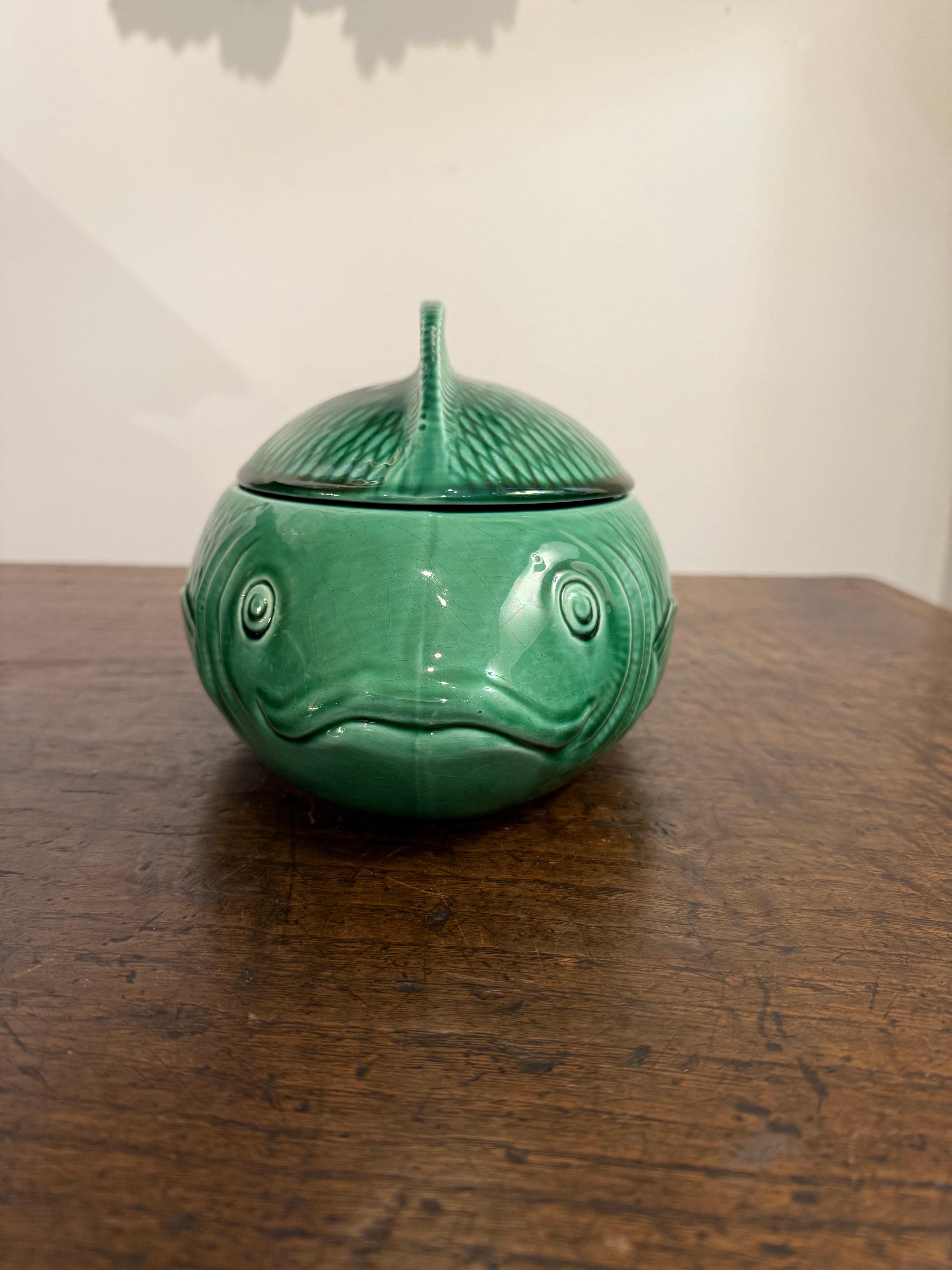 A French Green Majolica Fish Tureen by Sarreguemines, Mid 20th Century In Good Condition For Sale In ARMADALE, VIC
