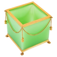 Französischer Übertopf aus grünem Opalglas mit vergoldeter Fassung