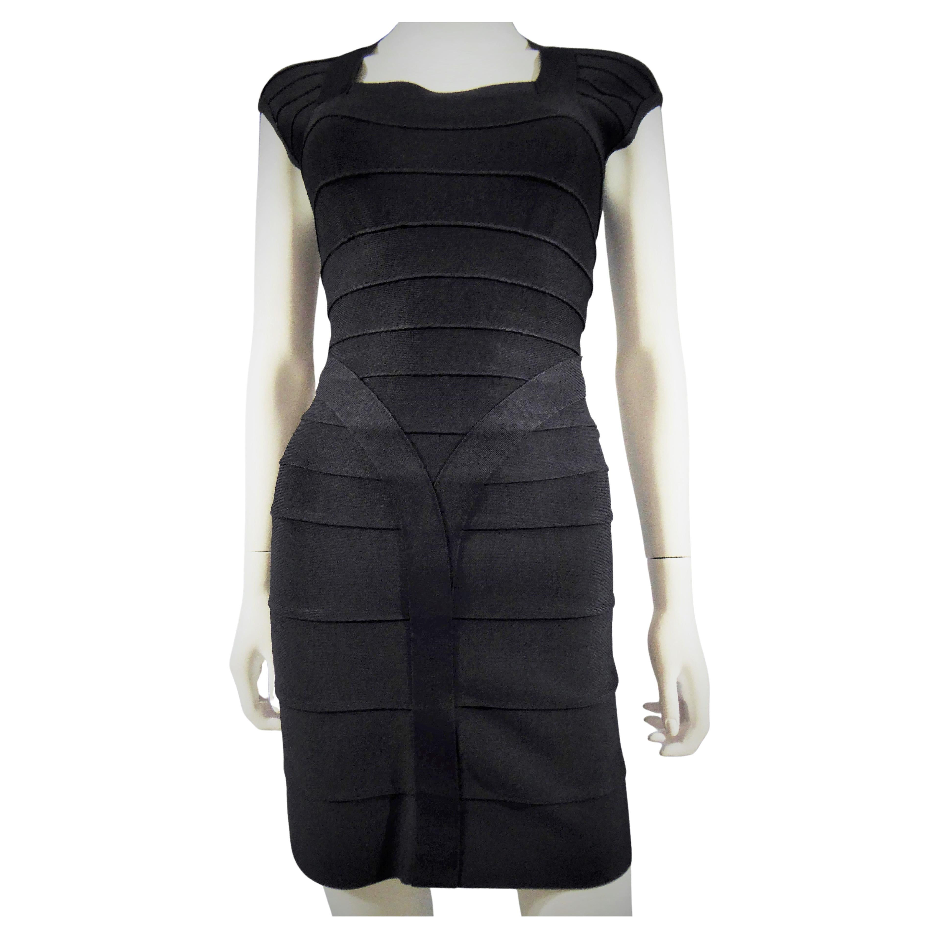 Petite robe noire stretch Hervé Léger Couture Circa 1995 en vente