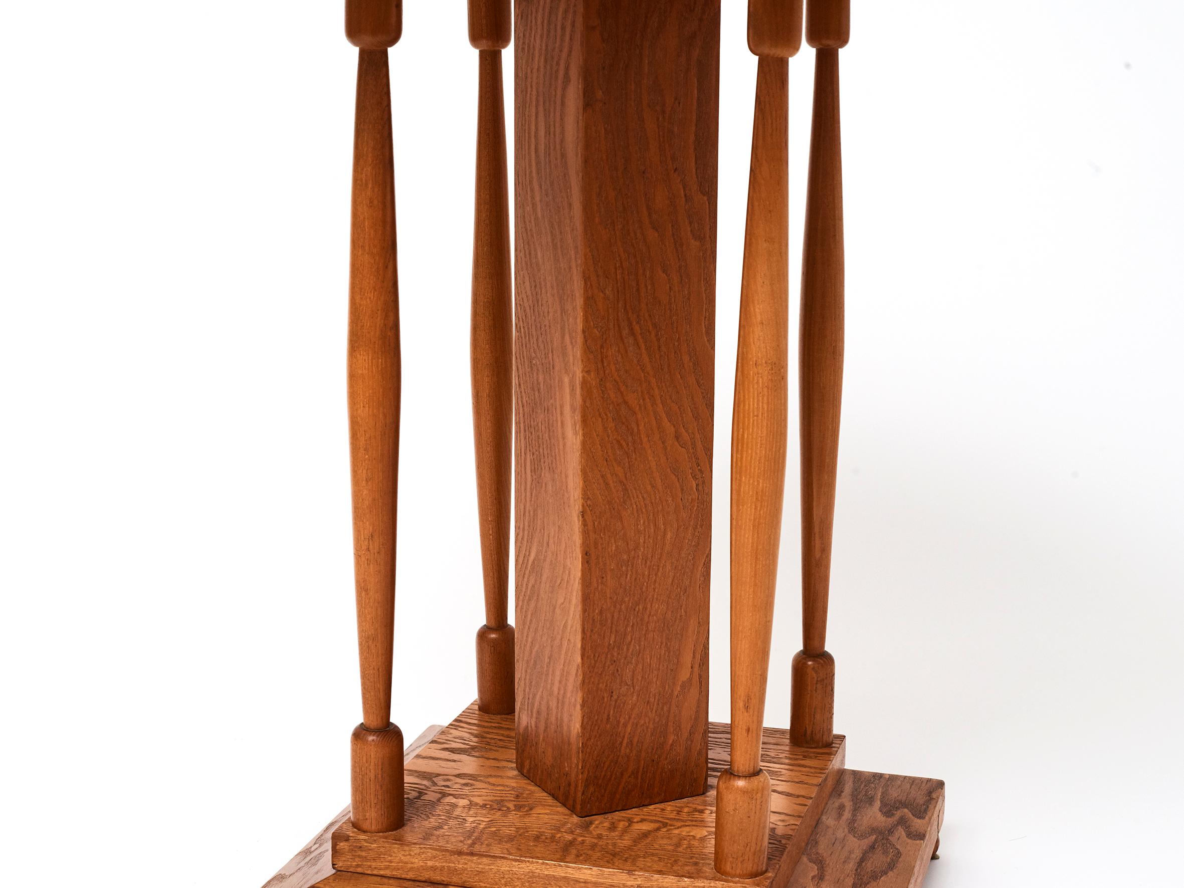 French Highly Figured Oak Pedestal Table, circa 1920s 1