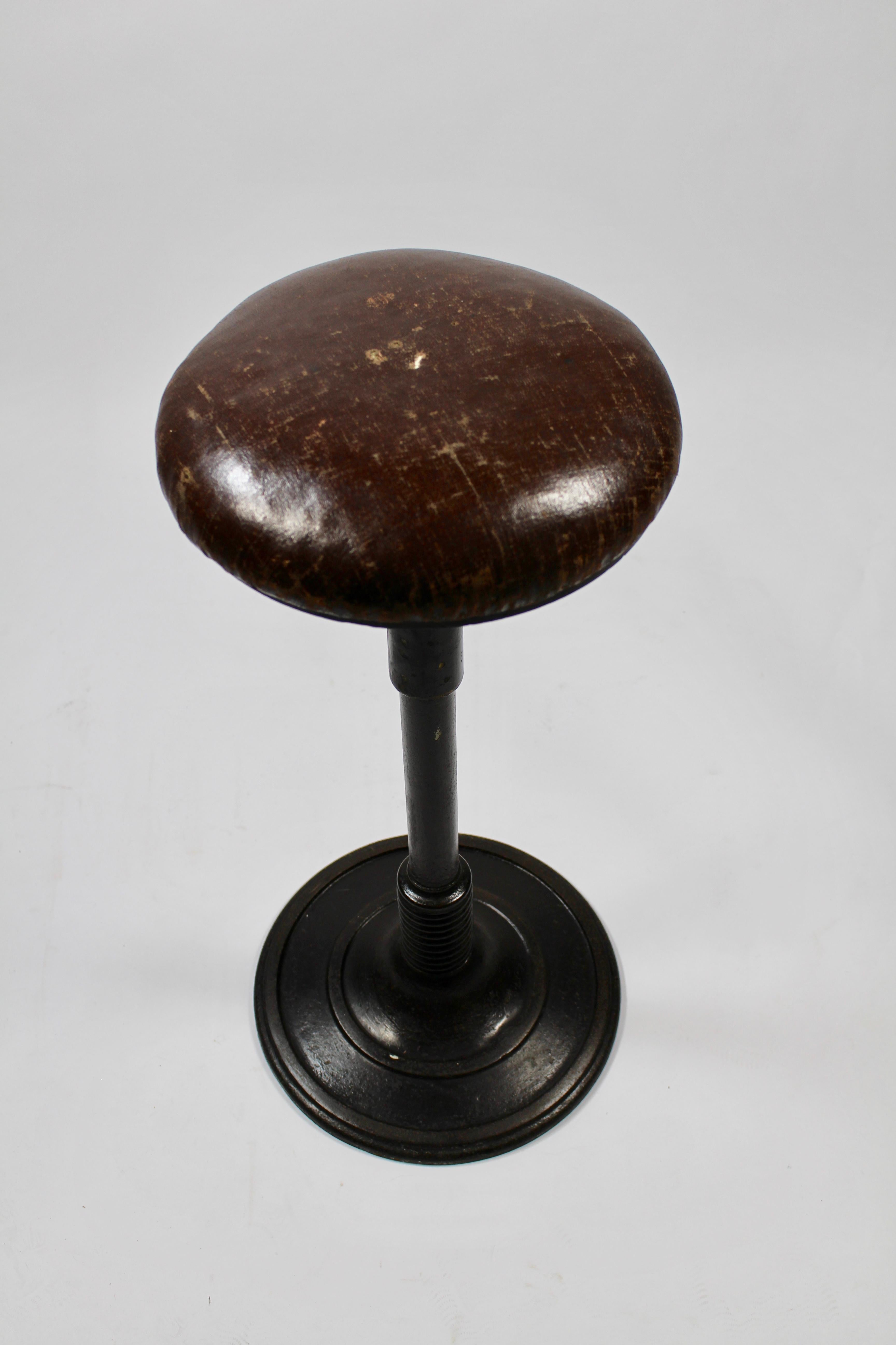 French Industrial Stool, early 20th century In Good Condition In Herzele, BE