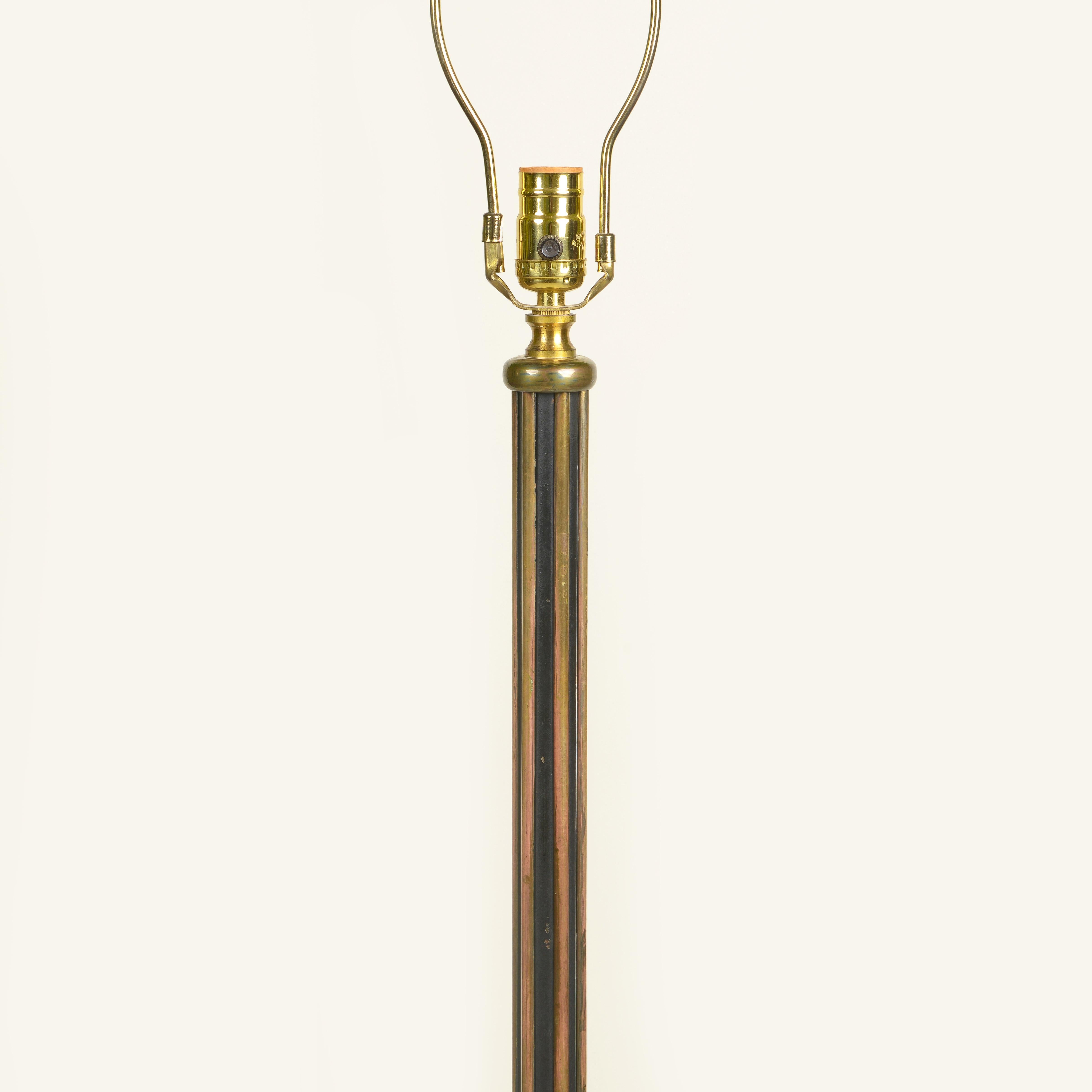 Französische Stehlampe aus Eisen und Vergoldung (Vergoldet) im Angebot