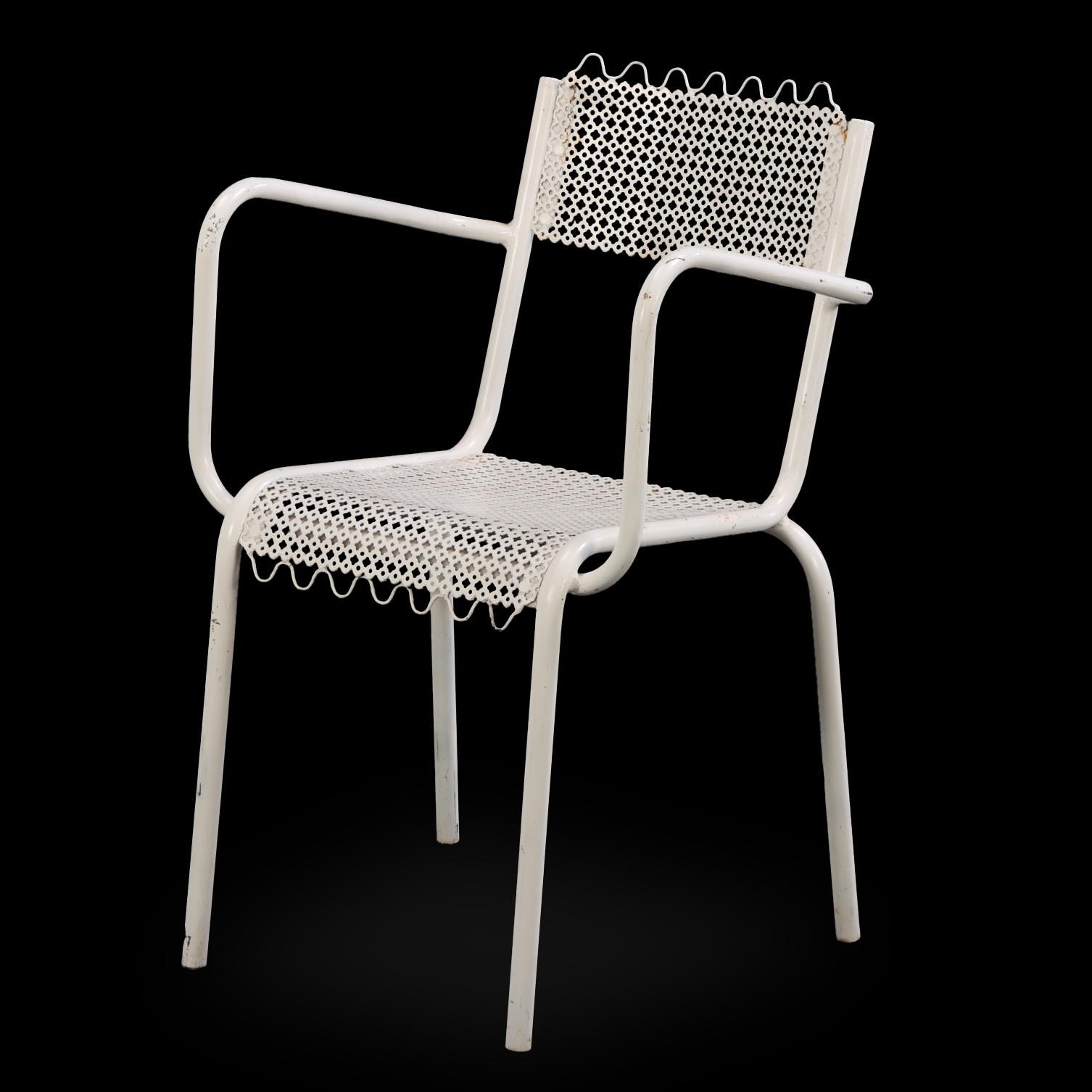 Un set da giardino francese a cinque pezzi in ferro alla maniera di Mathieu Matégot, C.C. 1950 in vendita 1