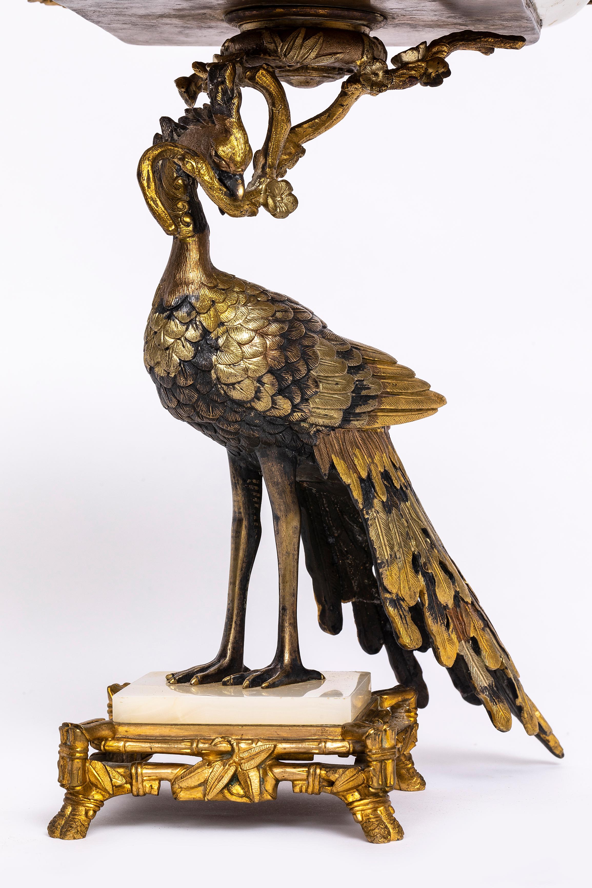 Centro de mesa/bandeja de pavo real de metal mixto orientalista del japonismo francés, por E. Cornu en venta 1