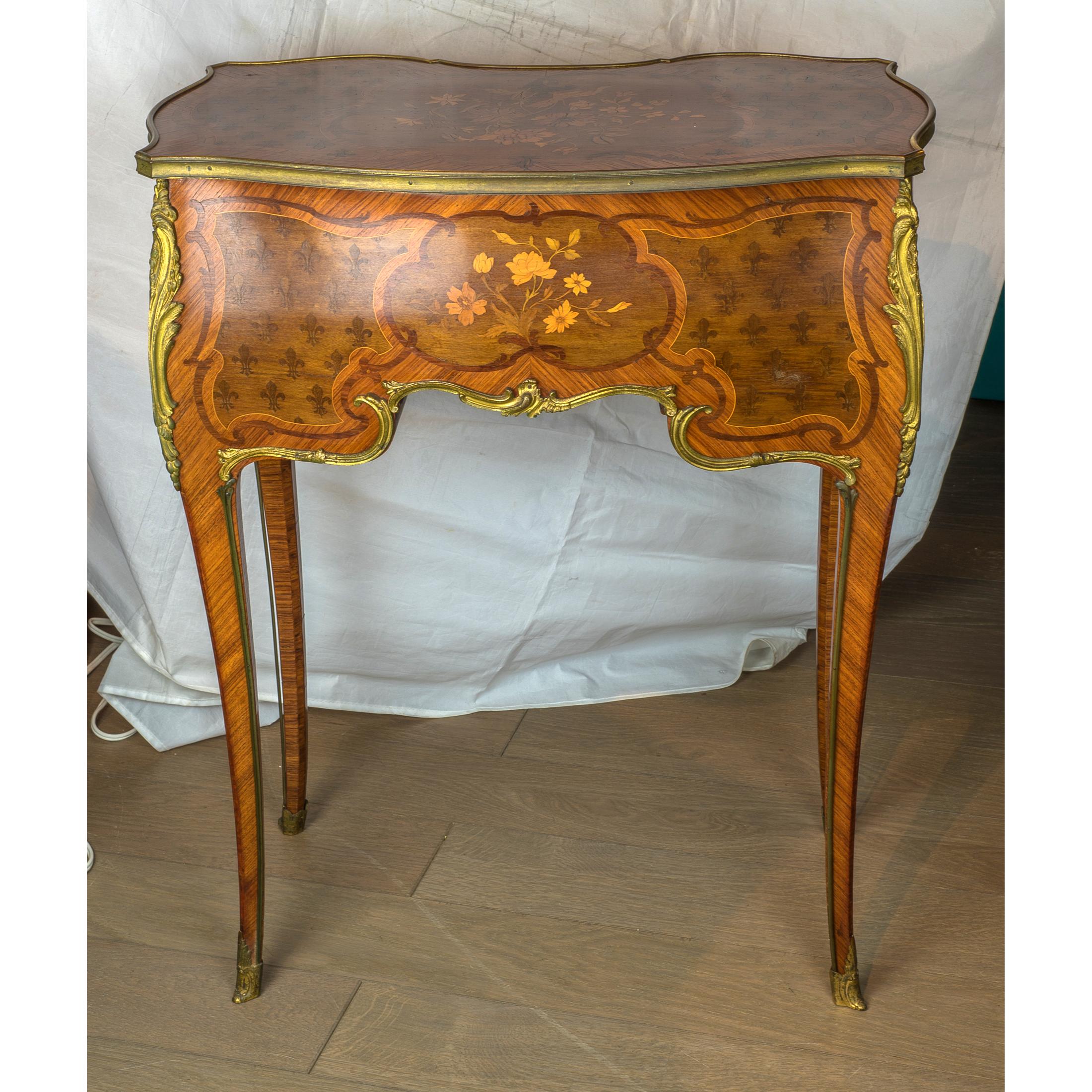 Gilt French Kingwood and Mahogany-Veneered Ormolu-Mounted Dressing Table For Sale