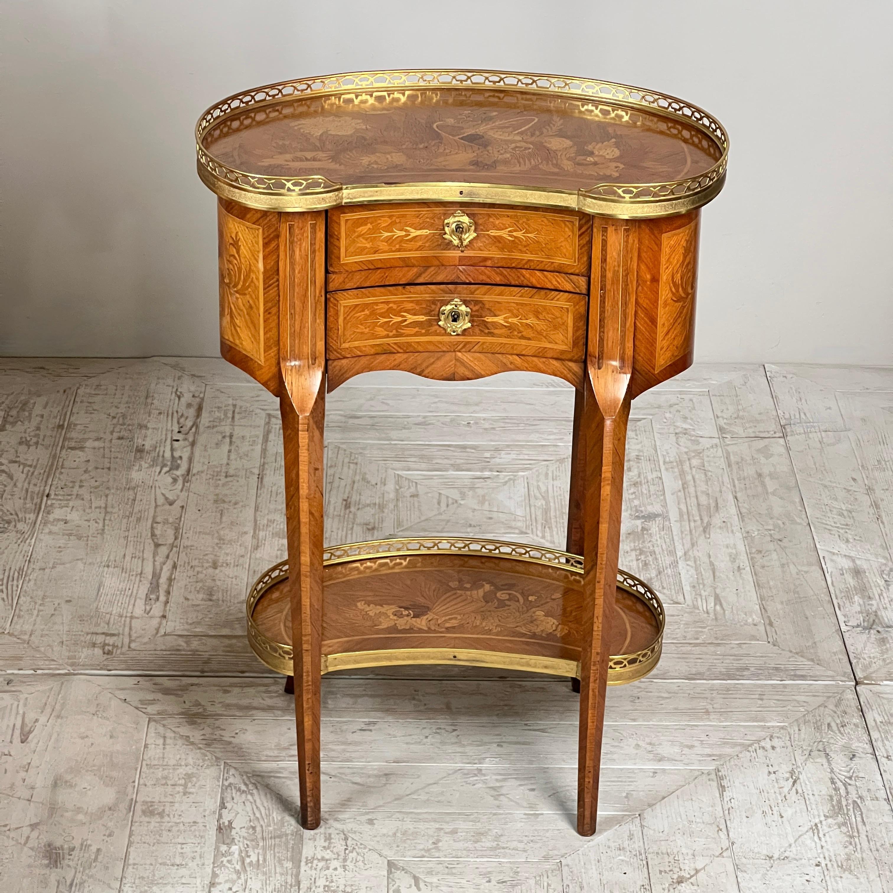Néo-rococo Table d'appoint en forme de rein en bois de roi et marqueterie française en vente