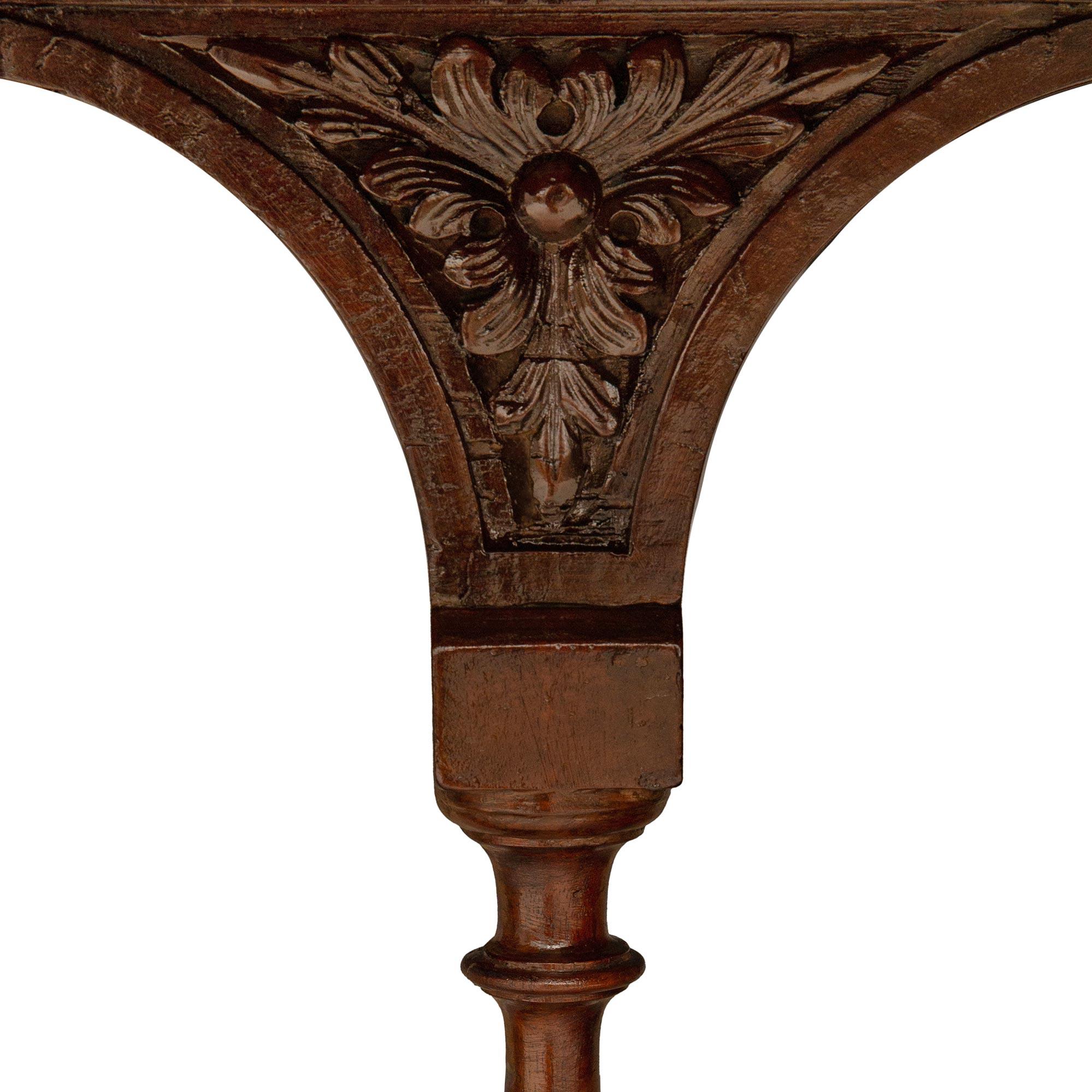 Table de salle à manger en noyer de la fin du XVIIe siècle, de style Renaissance française en vente 3