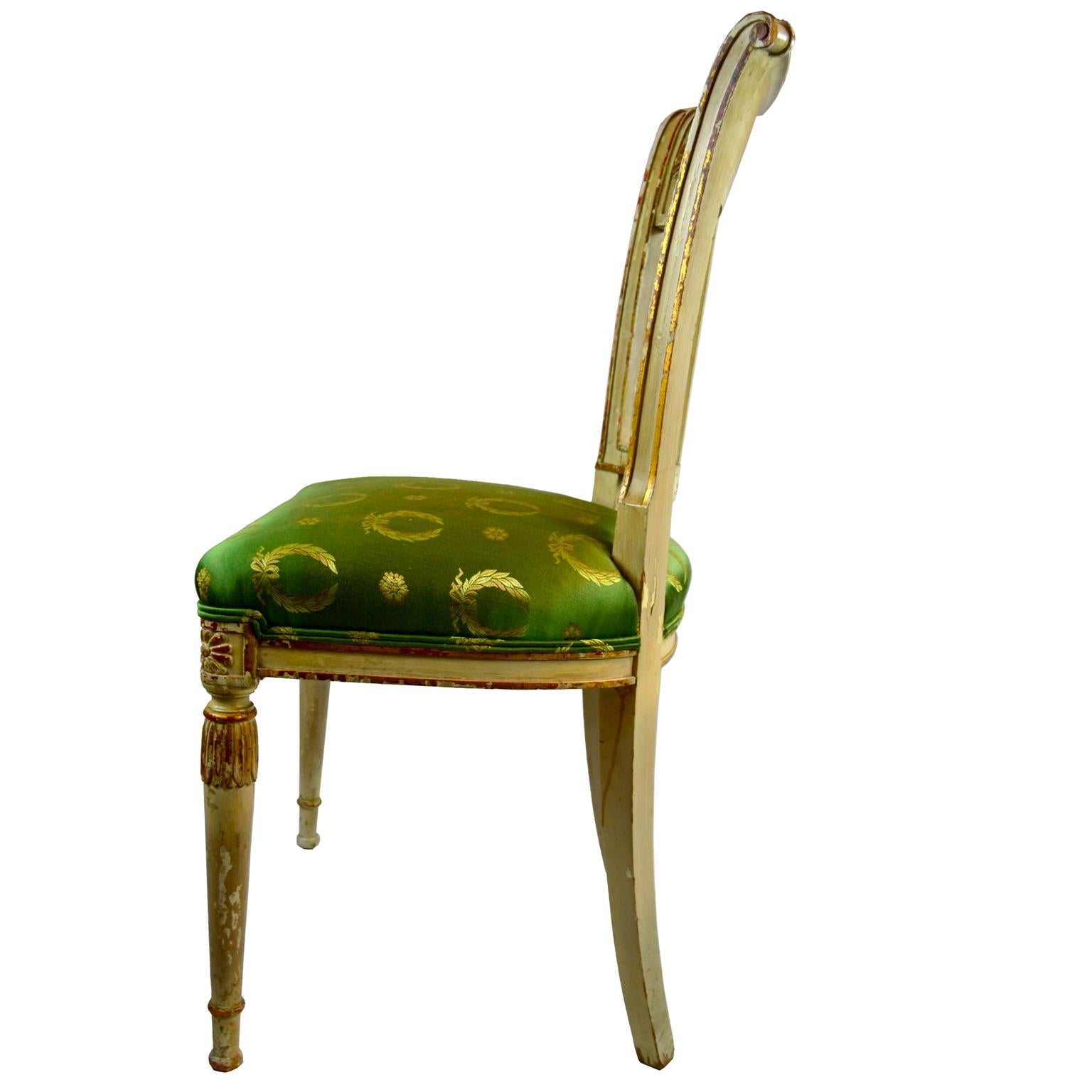Français Chaise de Directoire française peinte de la fin du XVIIIe siècle en vente