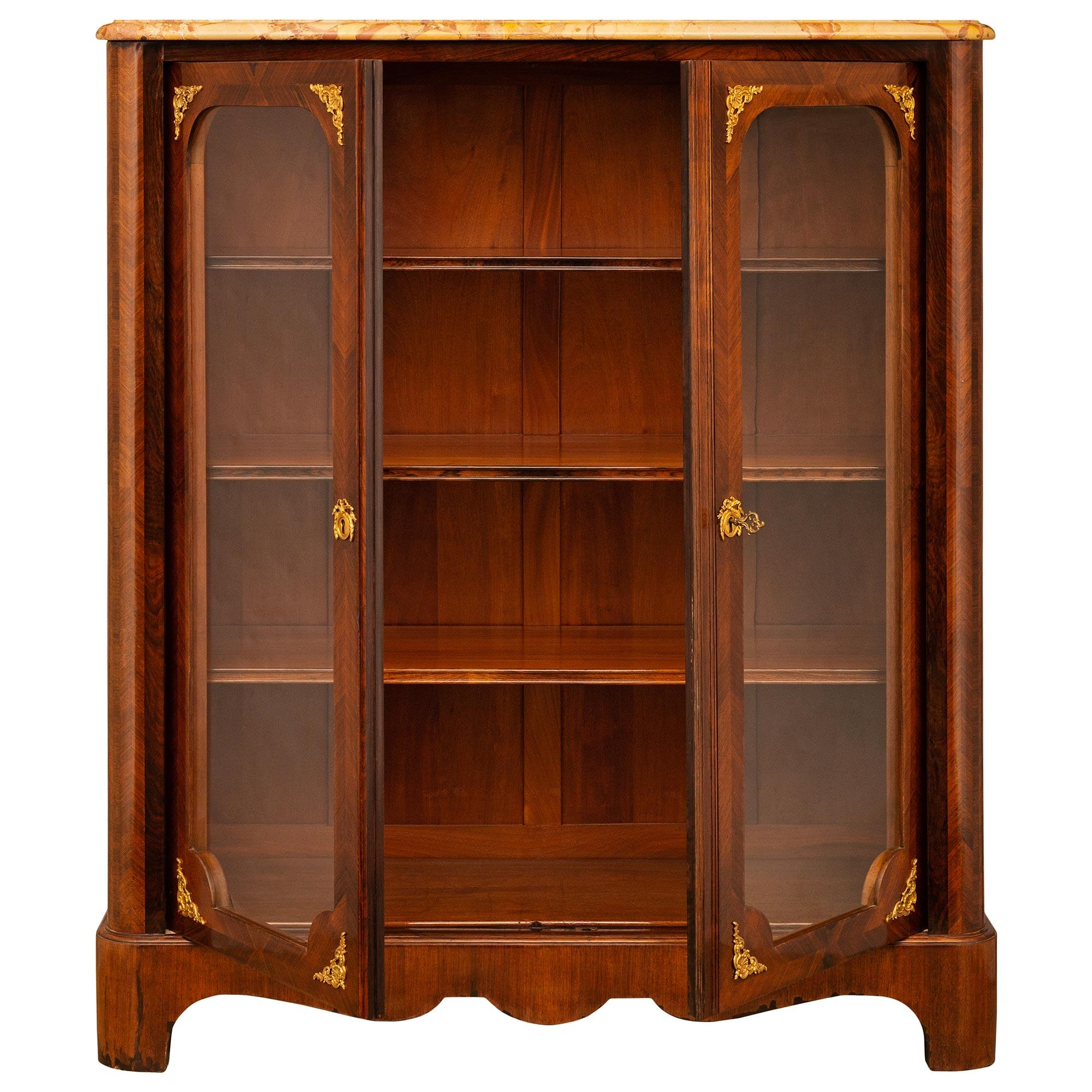 Francese Armadietto in legno di palissandro e ormolu della fine del XIX secolo, in stile Luigi XIV. in palissandro e Ormolu in vendita