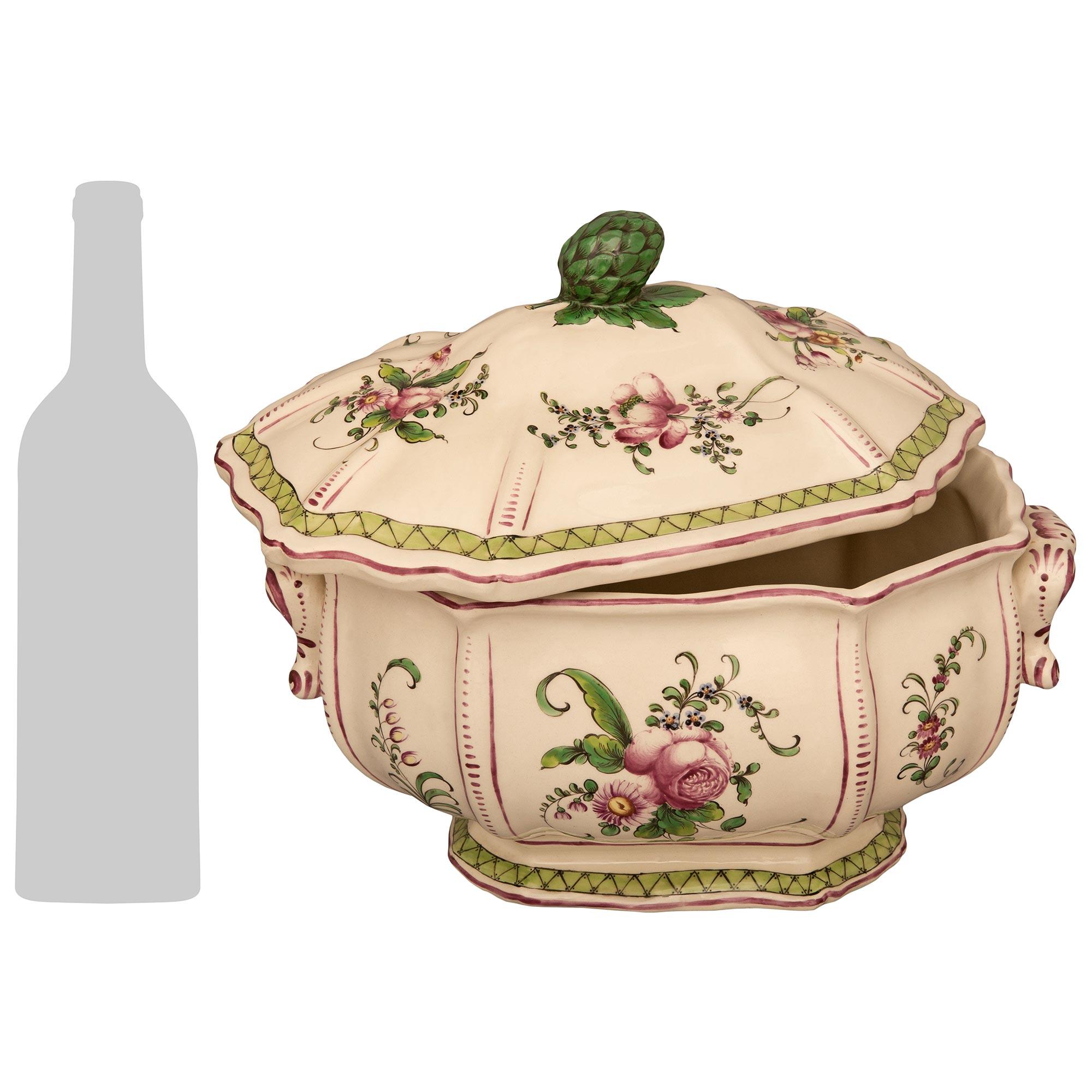 Porcelaine Service en porcelaine de Lunéville (Louis XV) de la fin du XIXe siècle en vente