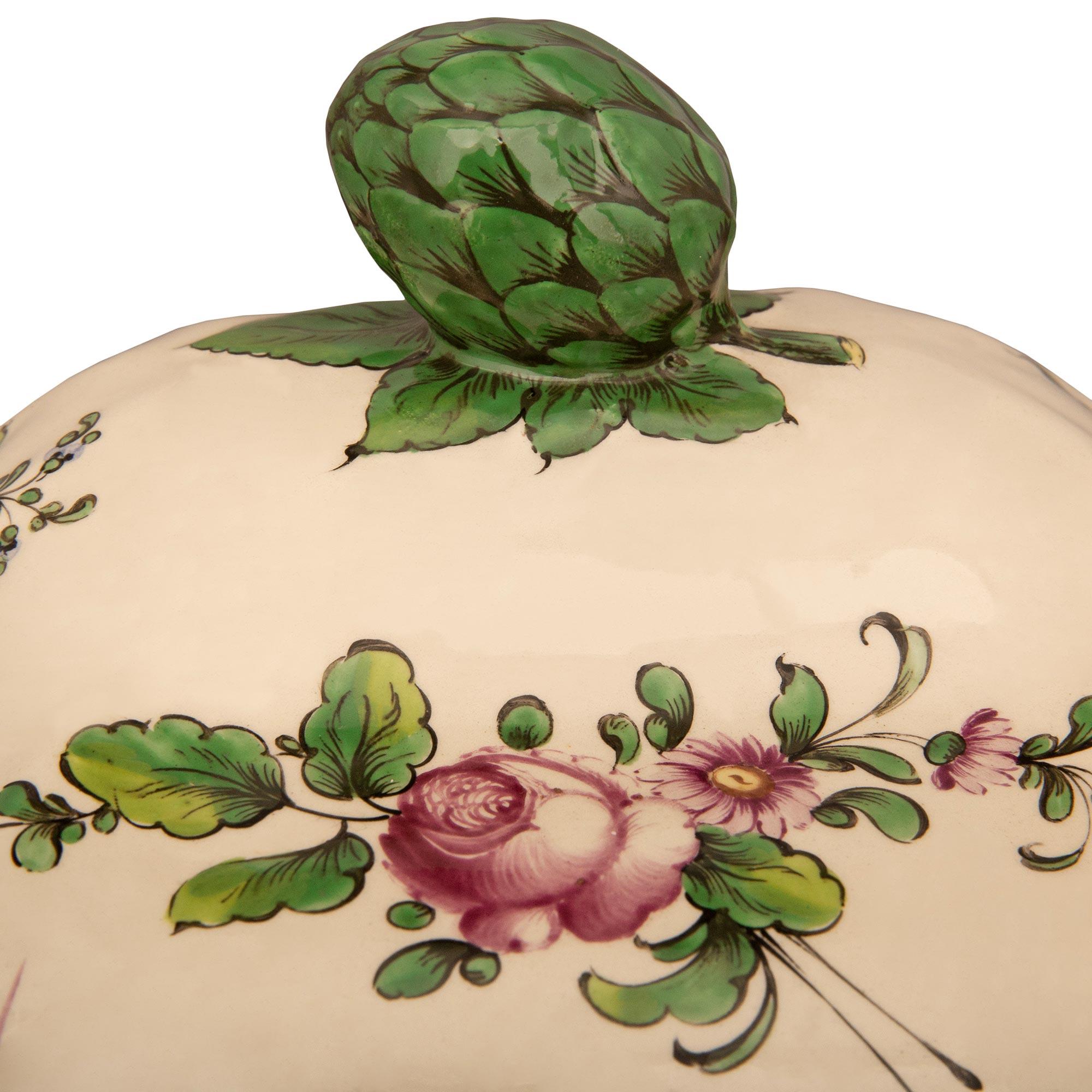 Service en porcelaine de Lunéville (Louis XV) de la fin du XIXe siècle en vente 1