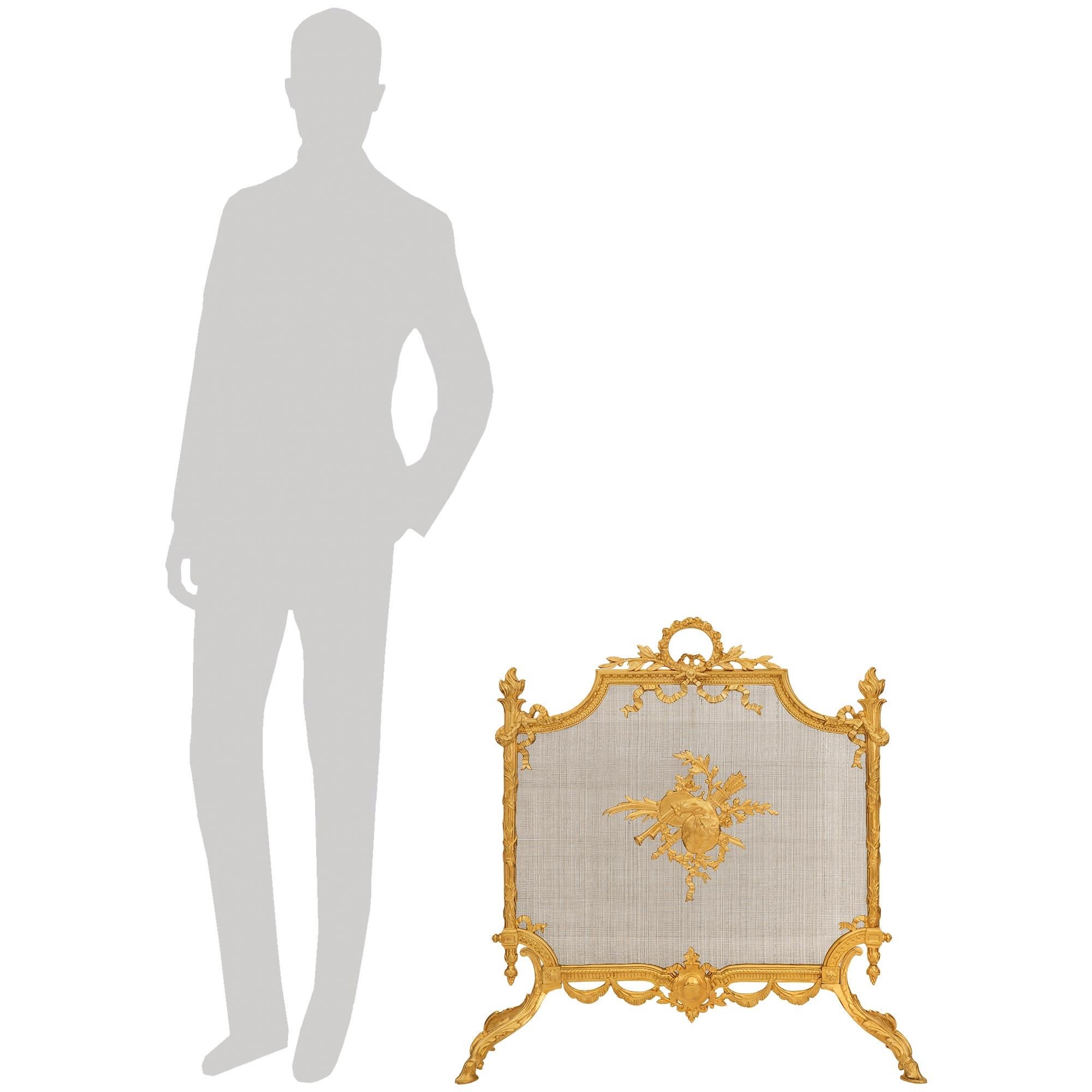 A high quality and most stunning French late 19th century Louis XVI st. Ormolu fire screen. This wonderful freestanding screen is raised on four scrolled legs decorated with richly chased acanthus leaves and ending with hoof feet. At the bottom of