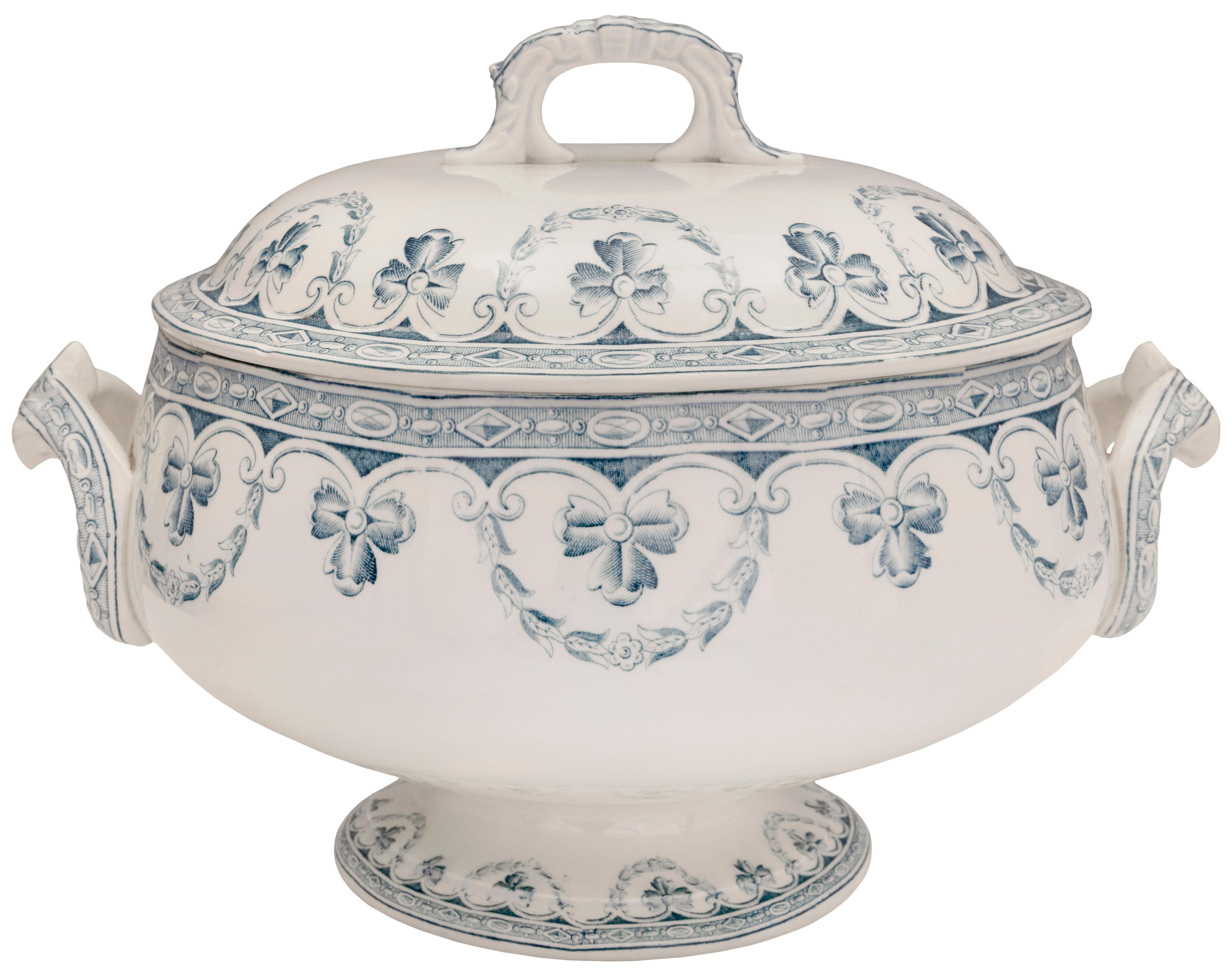 Porcelain A French late 19th century Louis XVI st. white Saint Amand et Hamage dining set For Sale