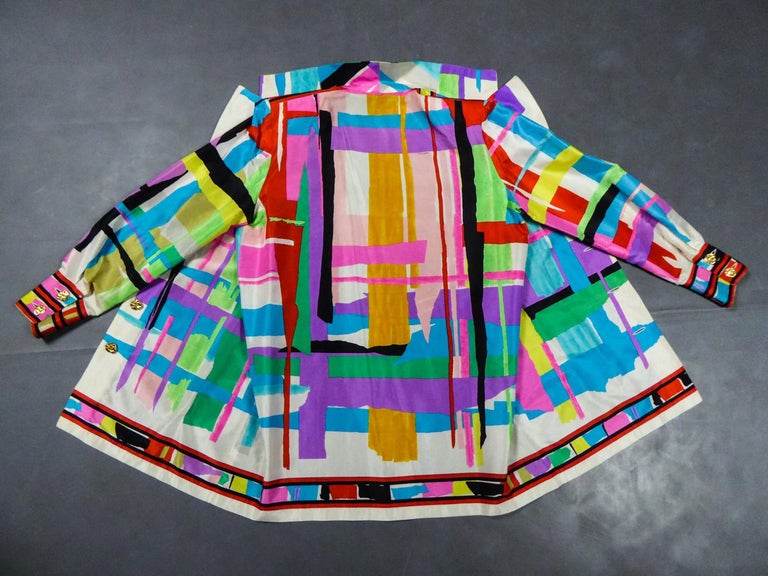 Circa 1980/1990
France

Elegant jacket in printed silk with abstract plaid patterns in red, blue, green, yellow, orange and pink tones on a white background by Leonardo from the 1980s / 1990s. Wide collar, small shoulder pads in foam, wide and fluid
