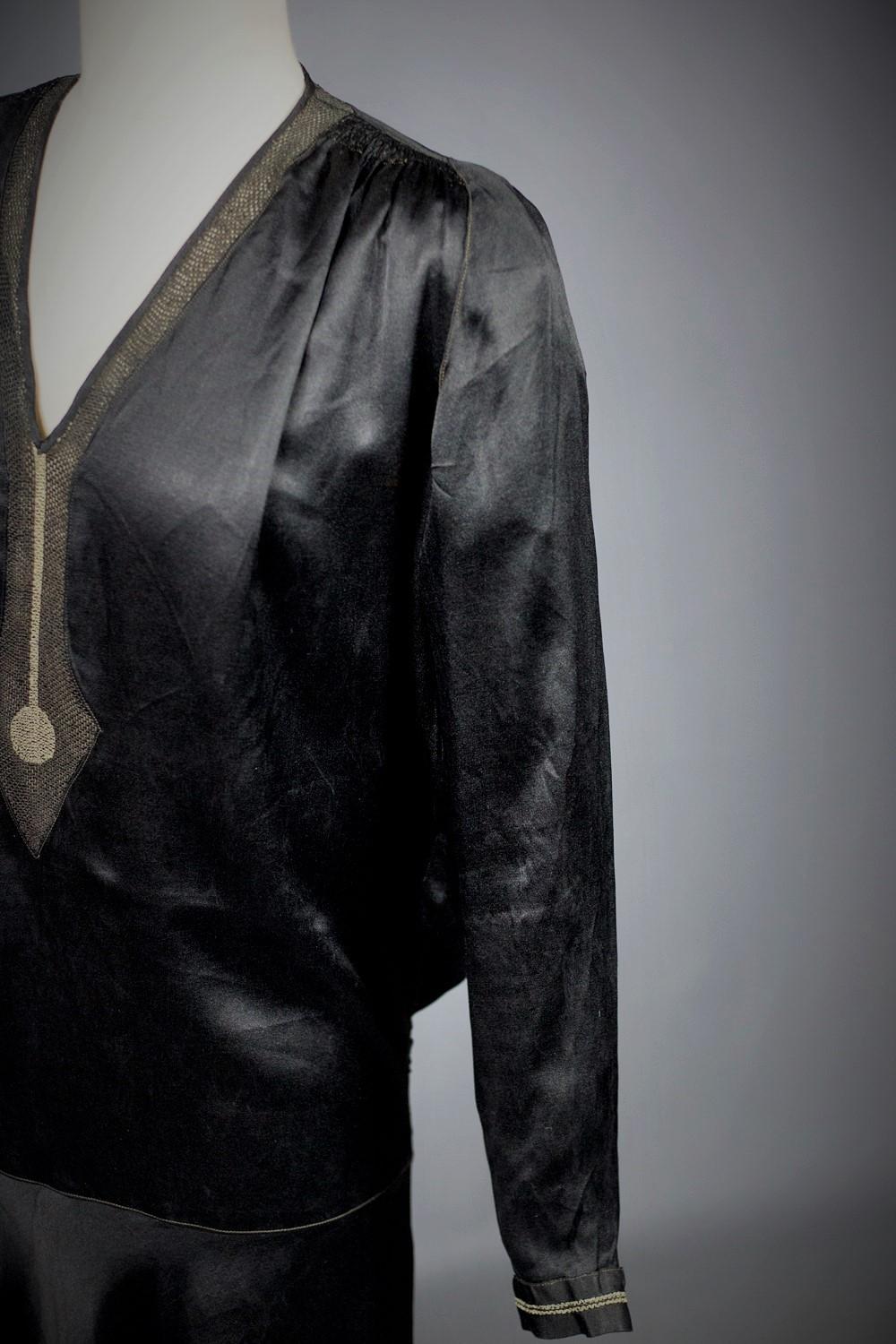 A French Little black Couture Dress in embroidered Duchesse satin Circa 1920 For Sale 11