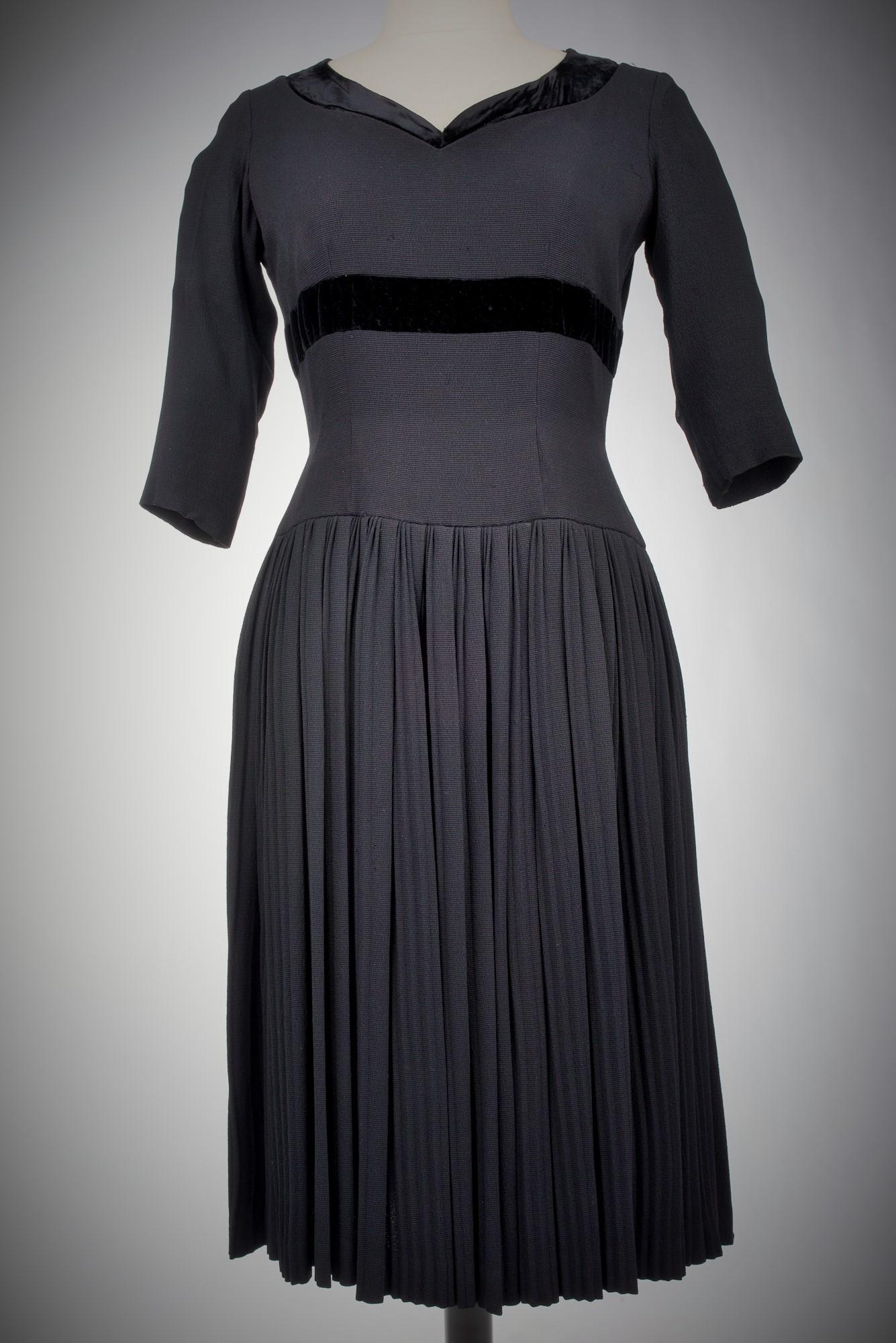 Französisches kleines schwarzes Kleid und Bolero von Nina Ricci, um 1955 im Angebot 11