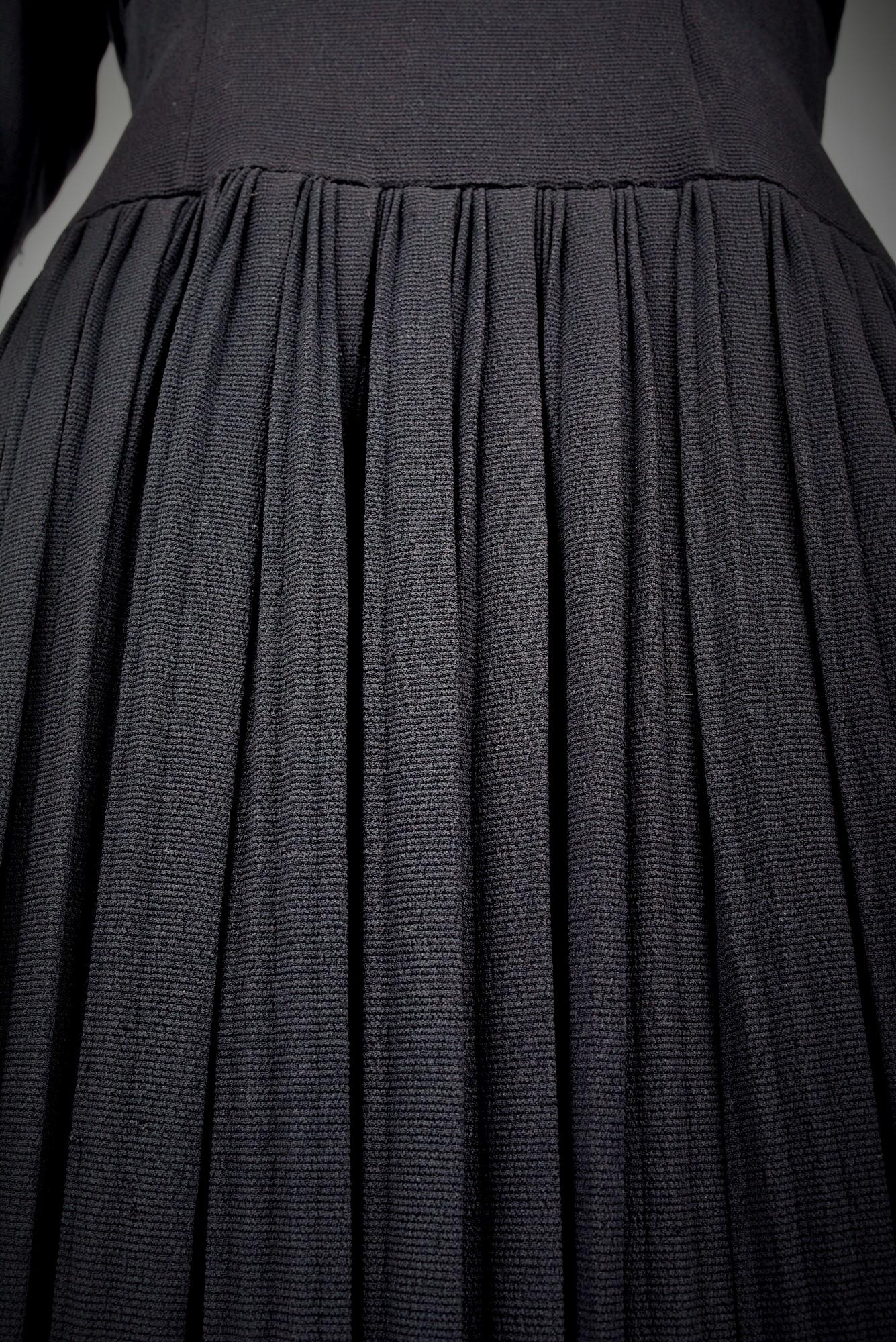 Französisches kleines schwarzes Kleid und Bolero von Nina Ricci, um 1955 im Angebot 13