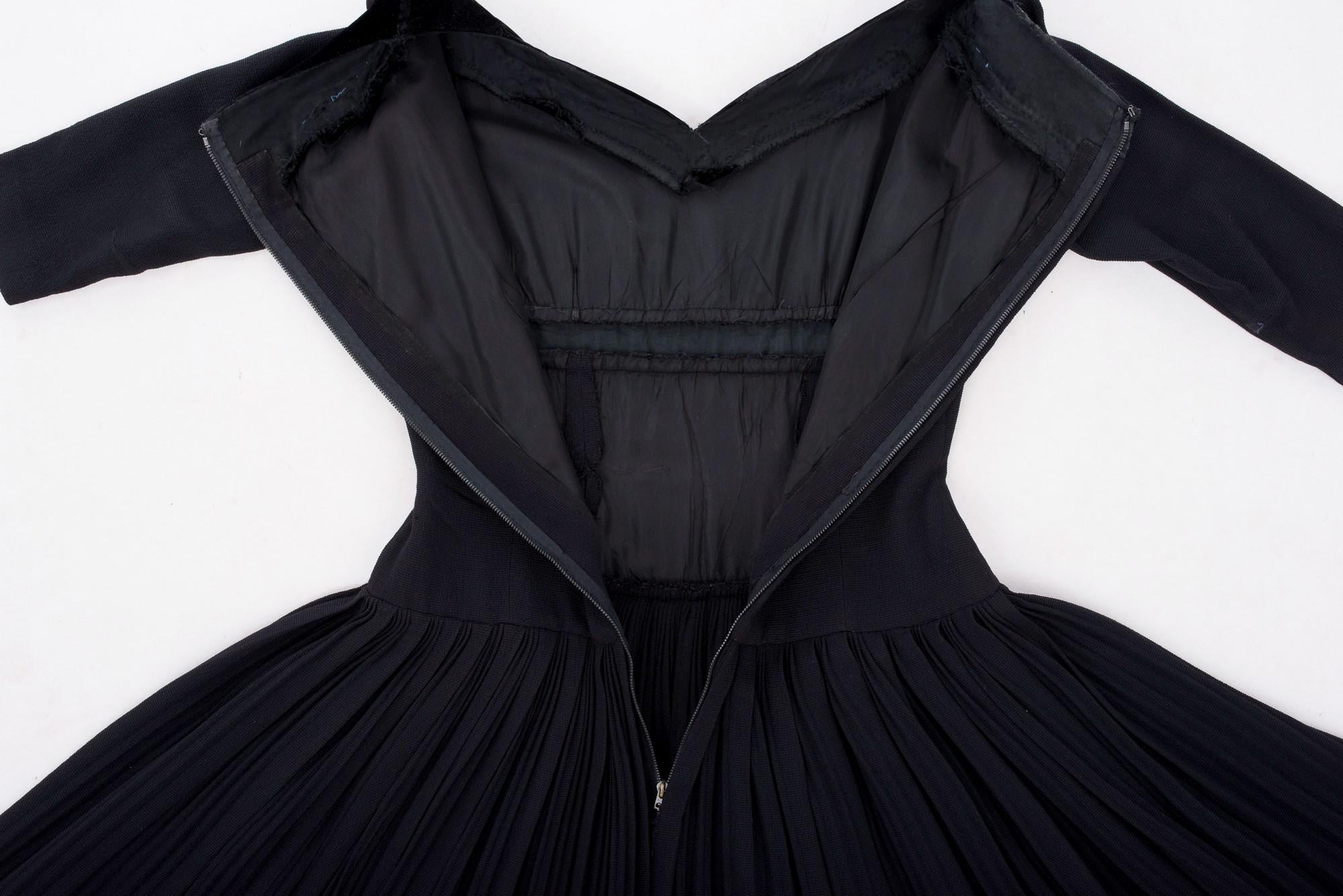 Französisches kleines schwarzes Kleid und Bolero von Nina Ricci, um 1955 (Schwarz) im Angebot