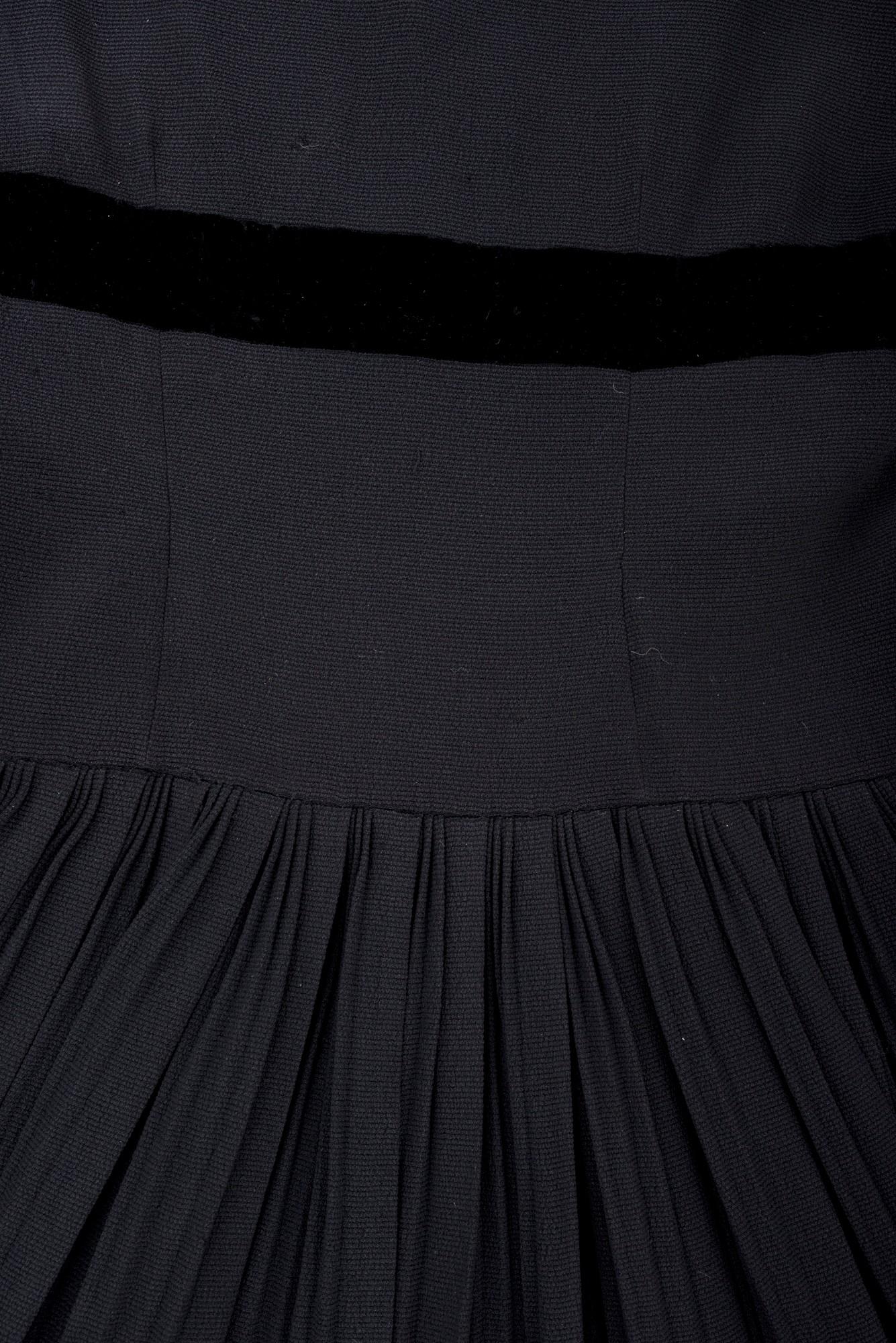Französisches kleines schwarzes Kleid und Bolero von Nina Ricci, um 1955 im Angebot 1