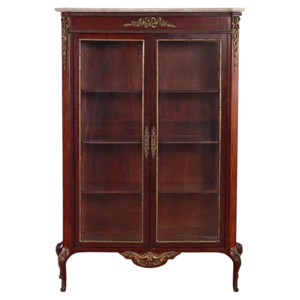 A French Louis XV Revival (Belle Époque) mahogany marble top vitrine For Sale