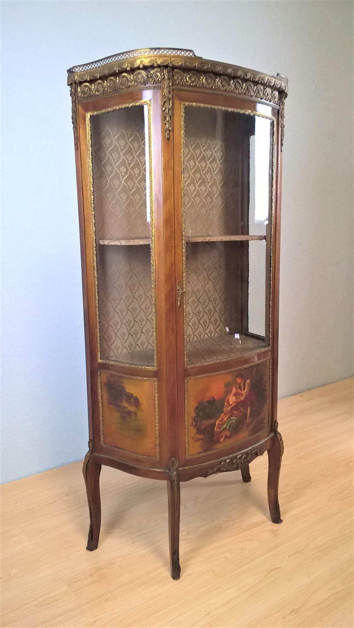 French Louis XV Revival Vitrine Decorated with Hand Painted Scenes For Sale 9