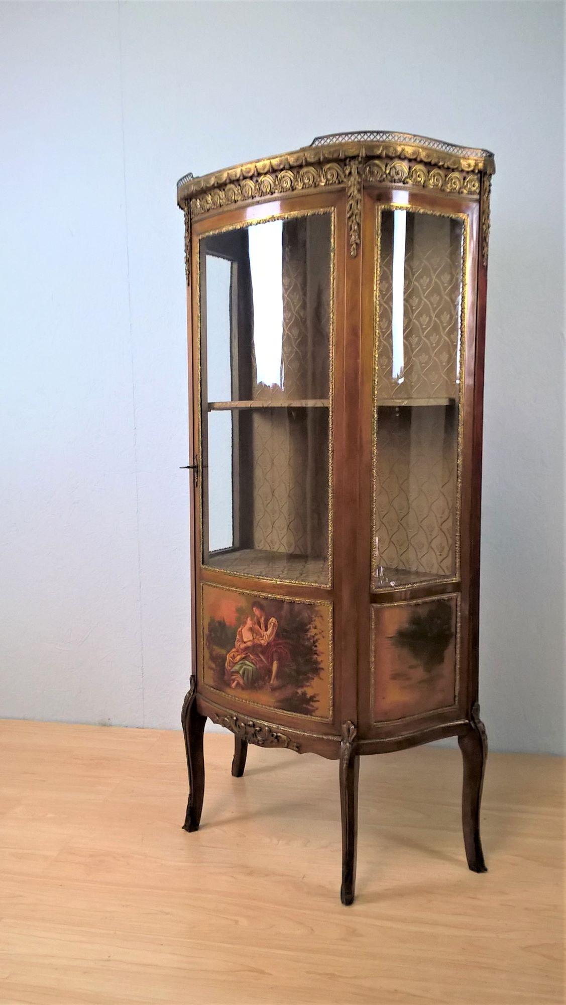 French Louis XV Revival Vitrine Decorated with Hand Painted Scenes For Sale 10