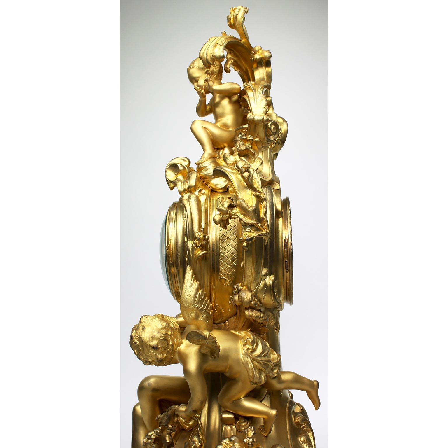 Pendule de cheminée à chérubin et jeune fille en bronze doré de style Louis XV du XIXe siècle  en vente 6