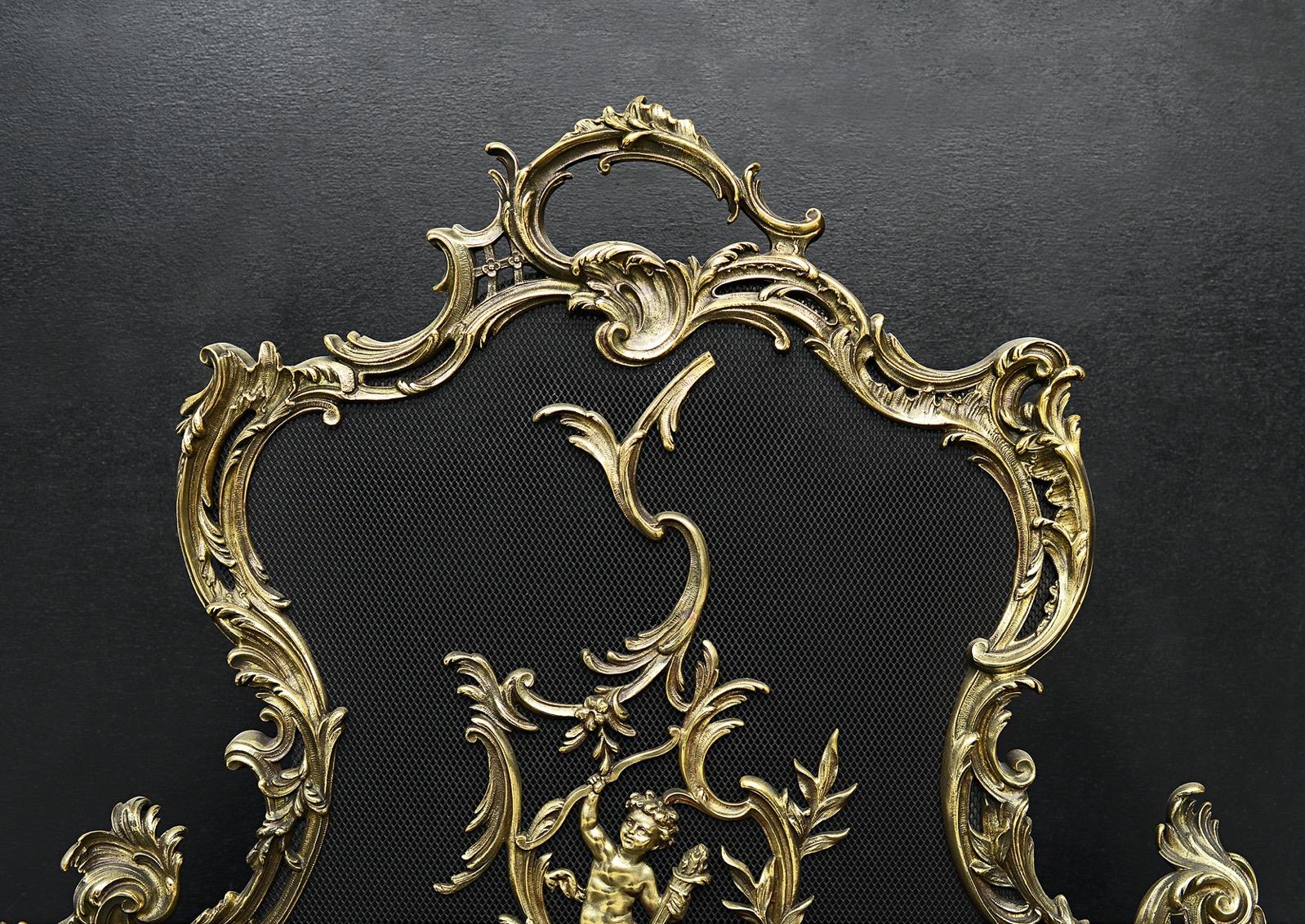 French Louis XV Style Brass Firescreen with Scrolls & Leaf Form In Good Condition For Sale In London, GB