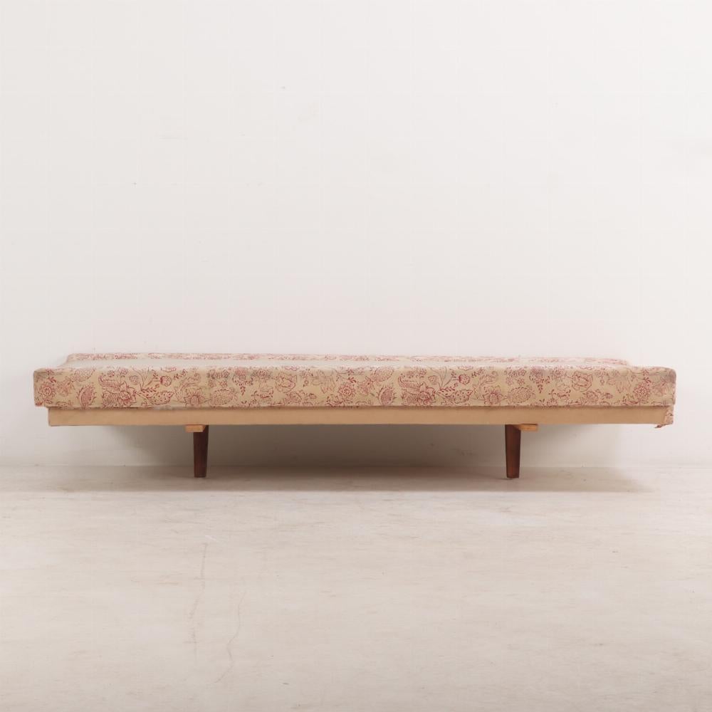 Upholstery A French Louis XV style carved and painted daybed C 1900. For Sale