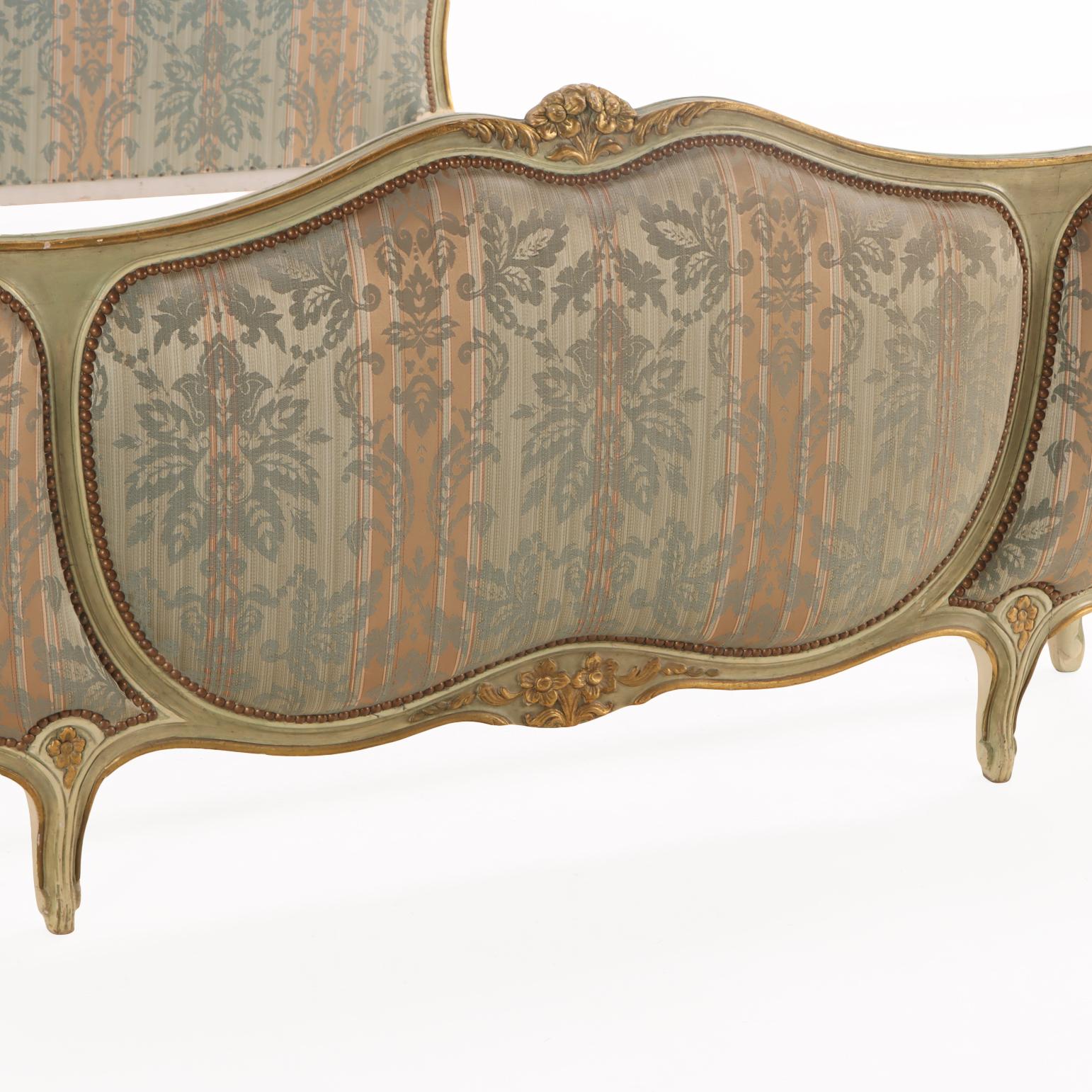 Francese Un letto matrimoniale francese in stile Luigi XV Corbielle, A.I.C. 1940. in vendita
