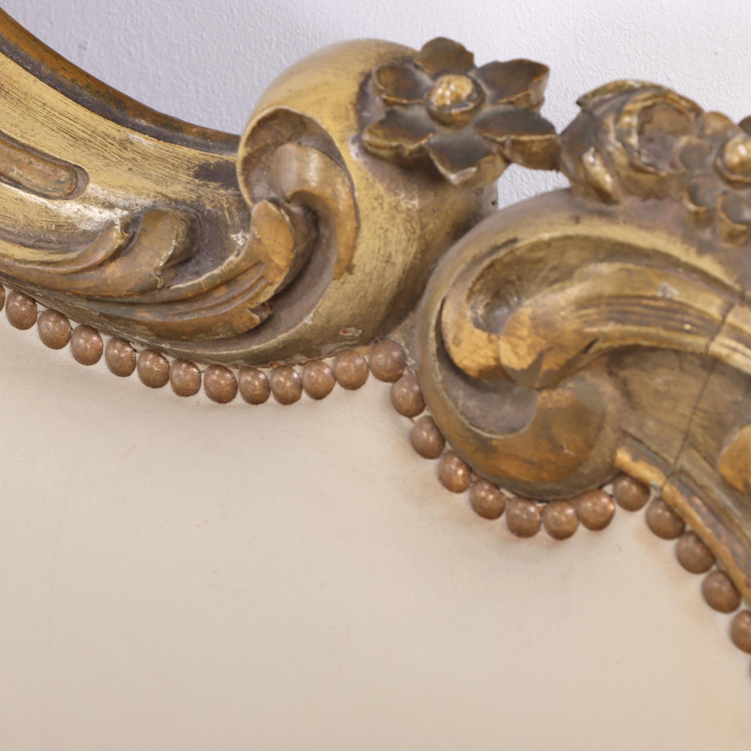 A French Louis XV style Full-Size Bed, C. 1930. In condizioni buone in vendita a Philadelphia, PA