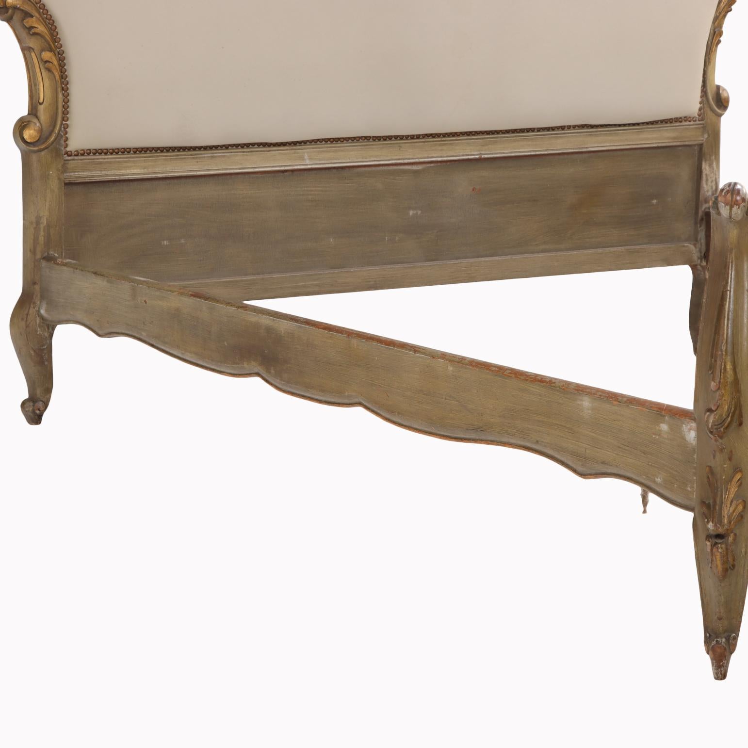 Tappezzeria A French Louis XV style Full-Size Bed, C. 1930. in vendita