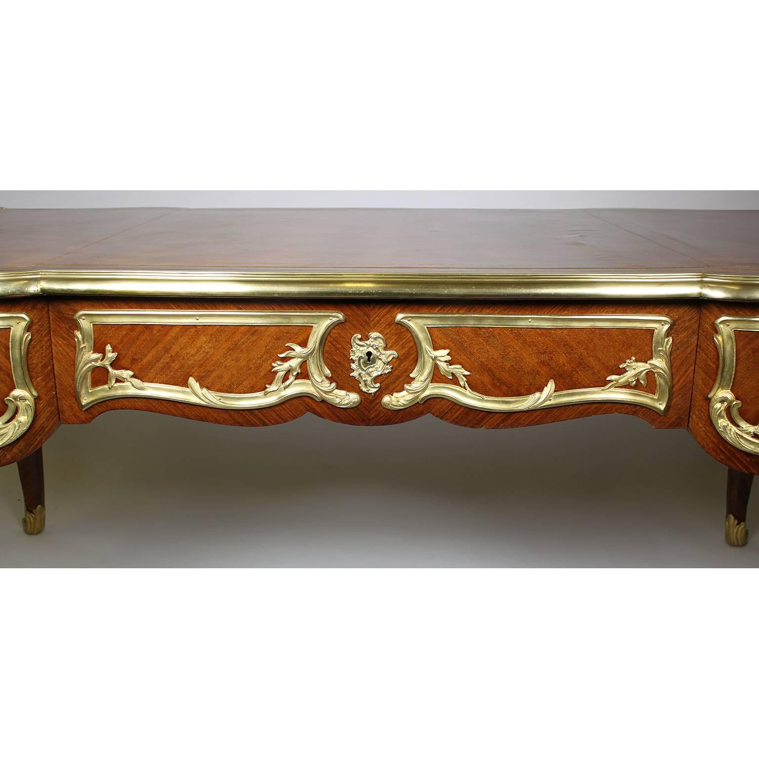 Französisch Louis XV Stil vergoldete Bronze montiert Kingwood Drei-Schublade Bureau Plat Schreibtisch im Angebot 5