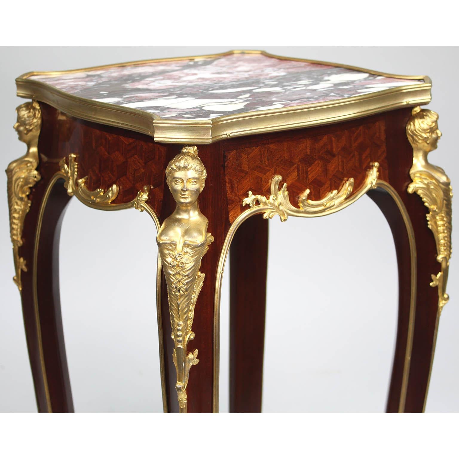 Französischer Beistelltisch aus Mahagoni und Goldbronze im Louis-XV-Stil von Francois Linke (Parkettarbeit) im Angebot