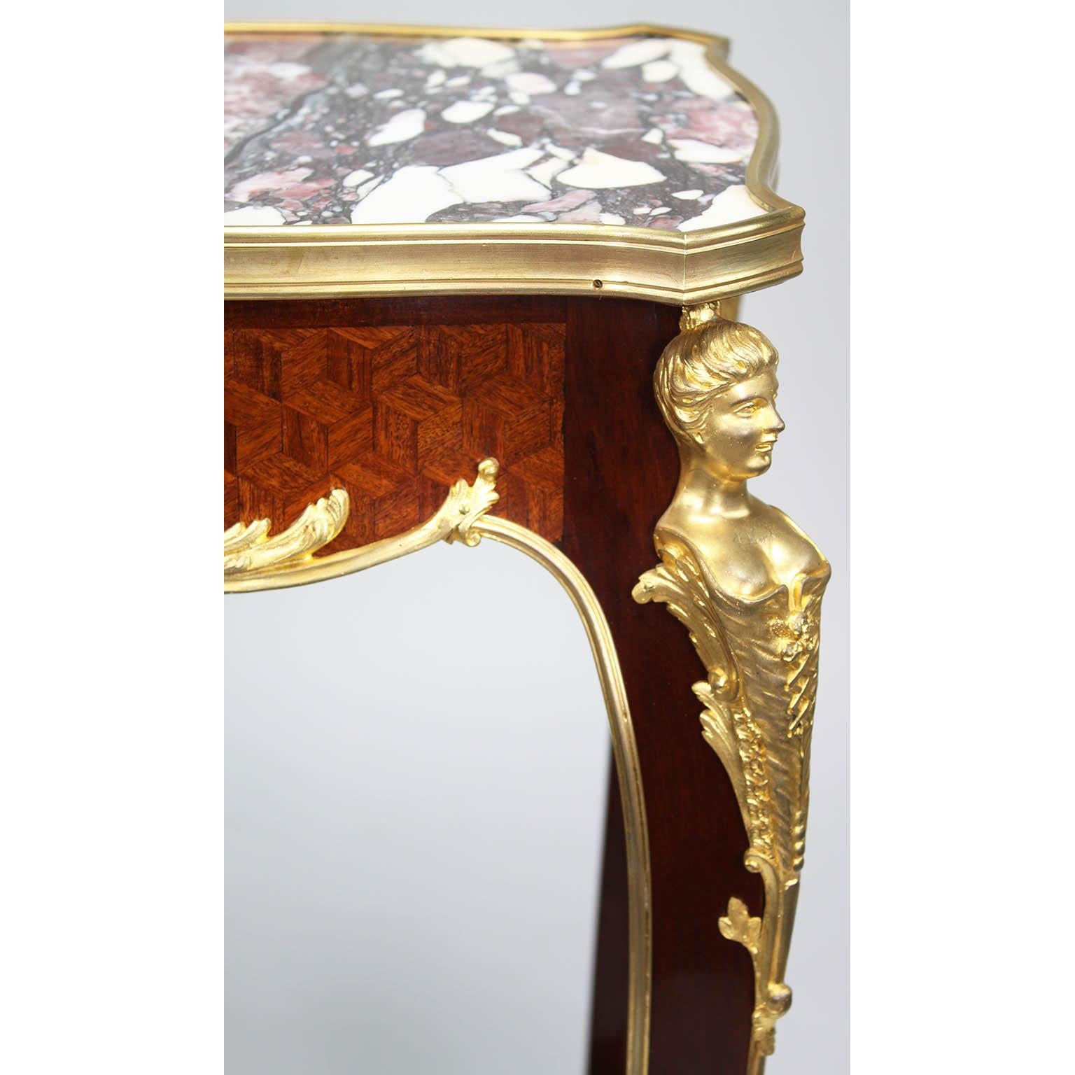 Französischer Beistelltisch aus Mahagoni und Goldbronze im Louis-XV-Stil von Francois Linke im Angebot 1