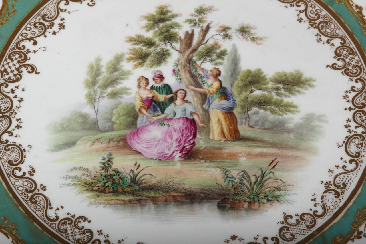 Français Table d'appoint française de style Louis XV en bronze doré et de style Sèvres en vente