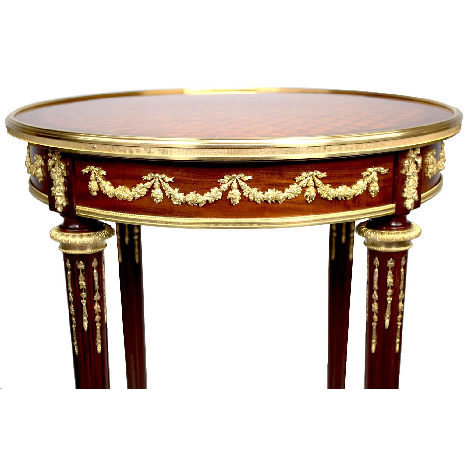 Belle Époque Table d'appoint Guéridon en bronze doré et marqueterie de style Louis XV par François Linke en vente