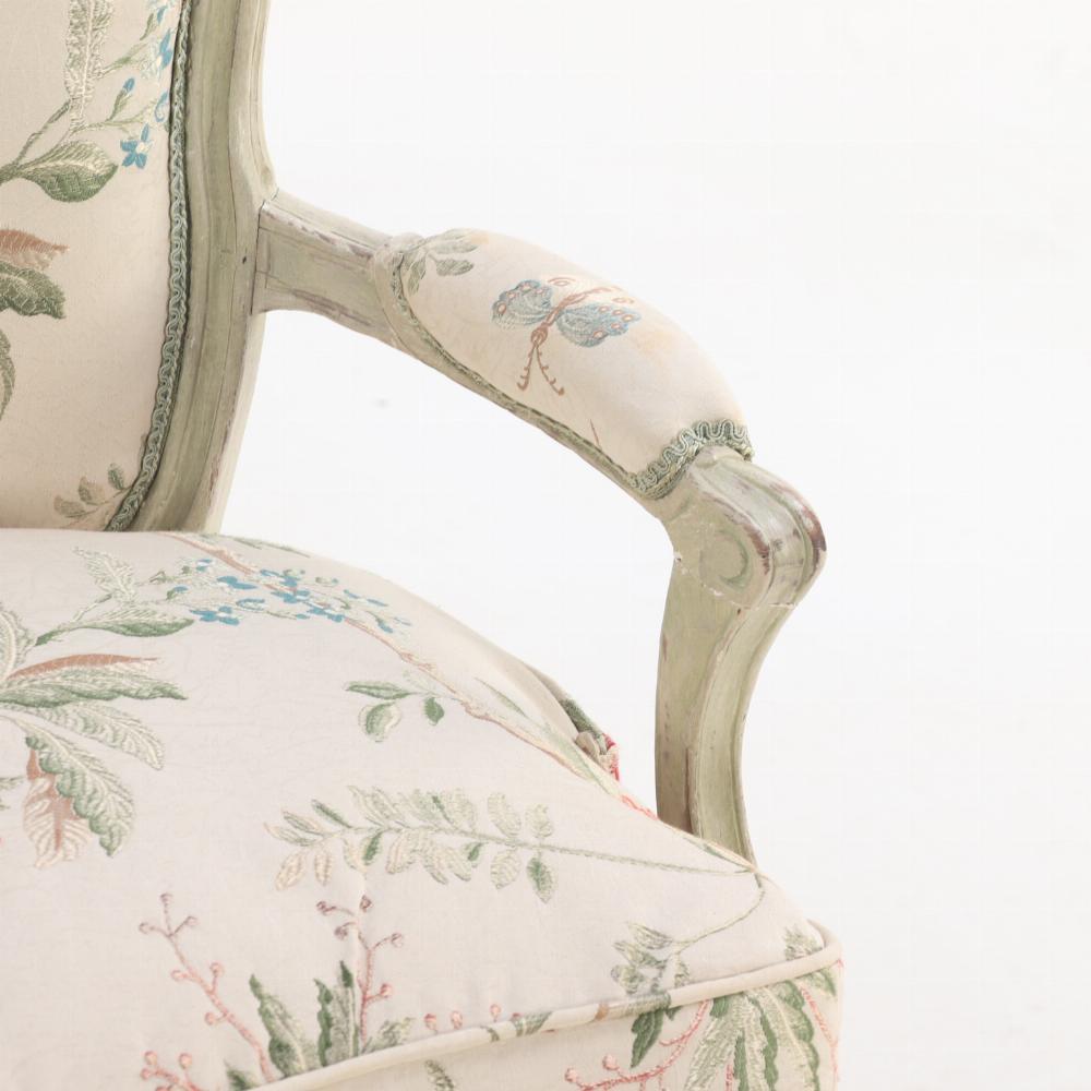 Une banquette française de style Louis XV peinte et tapissée, vers 1900. Bon état à Philadelphia, PA