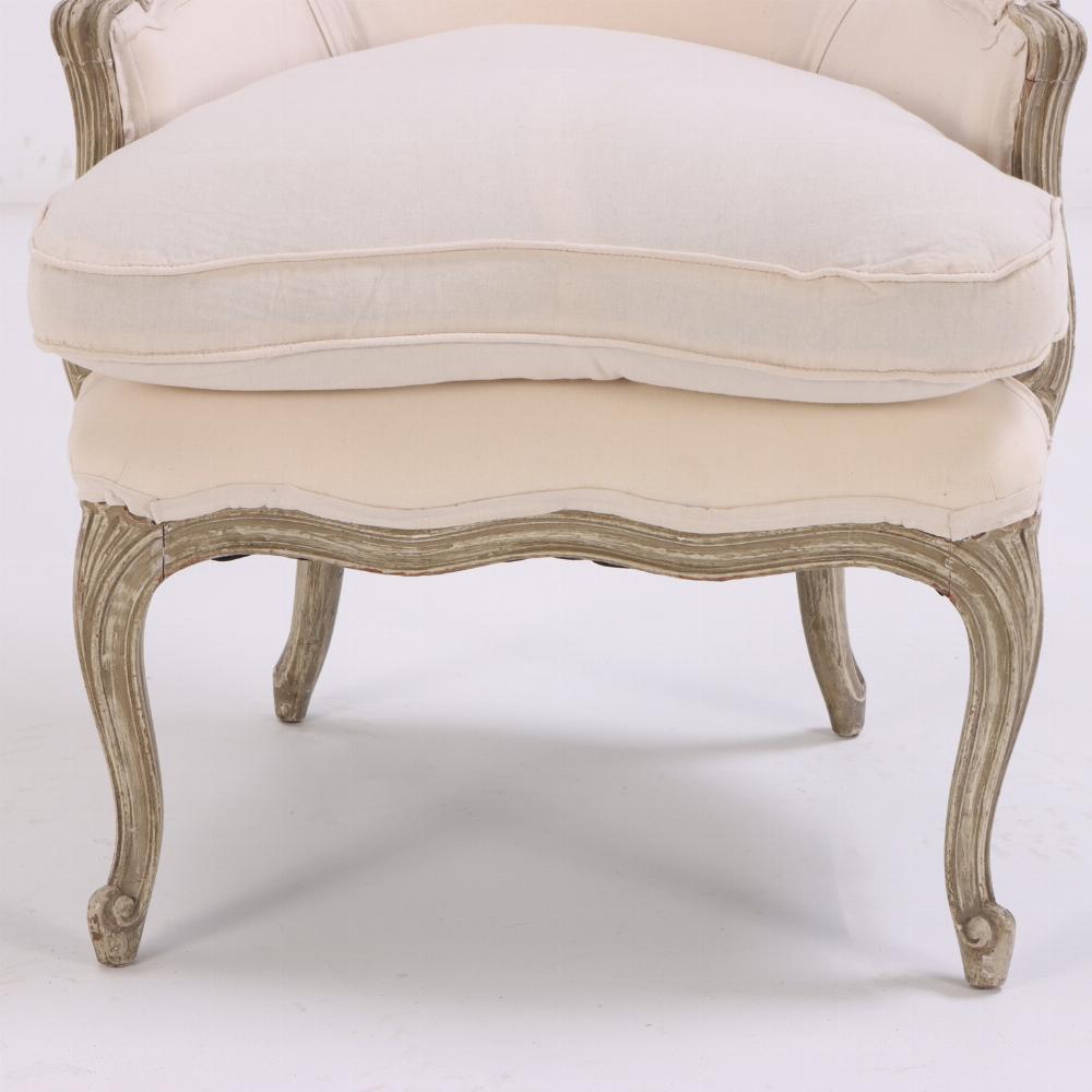Sillón francés pintado de estilo Luis XV y taburete a juego, c. 1910. Francés en venta