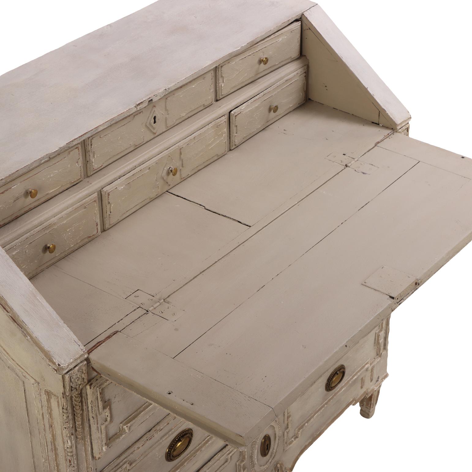 Sculpté A.I.C., bureau peint de style Louis XV, 18ème C. en vente