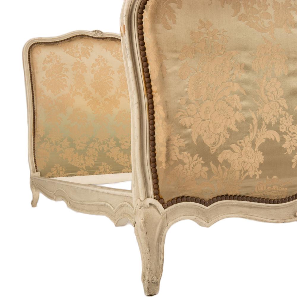 Cama doble francesa pintada de estilo Luis XV, c. 1940. Madera en venta