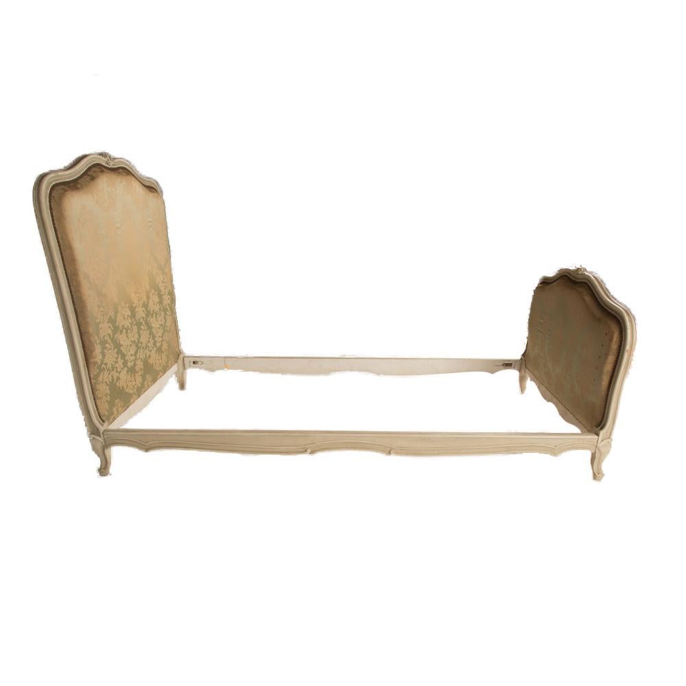 Cama doble francesa pintada de estilo Luis XV, c. 1940. en venta 1