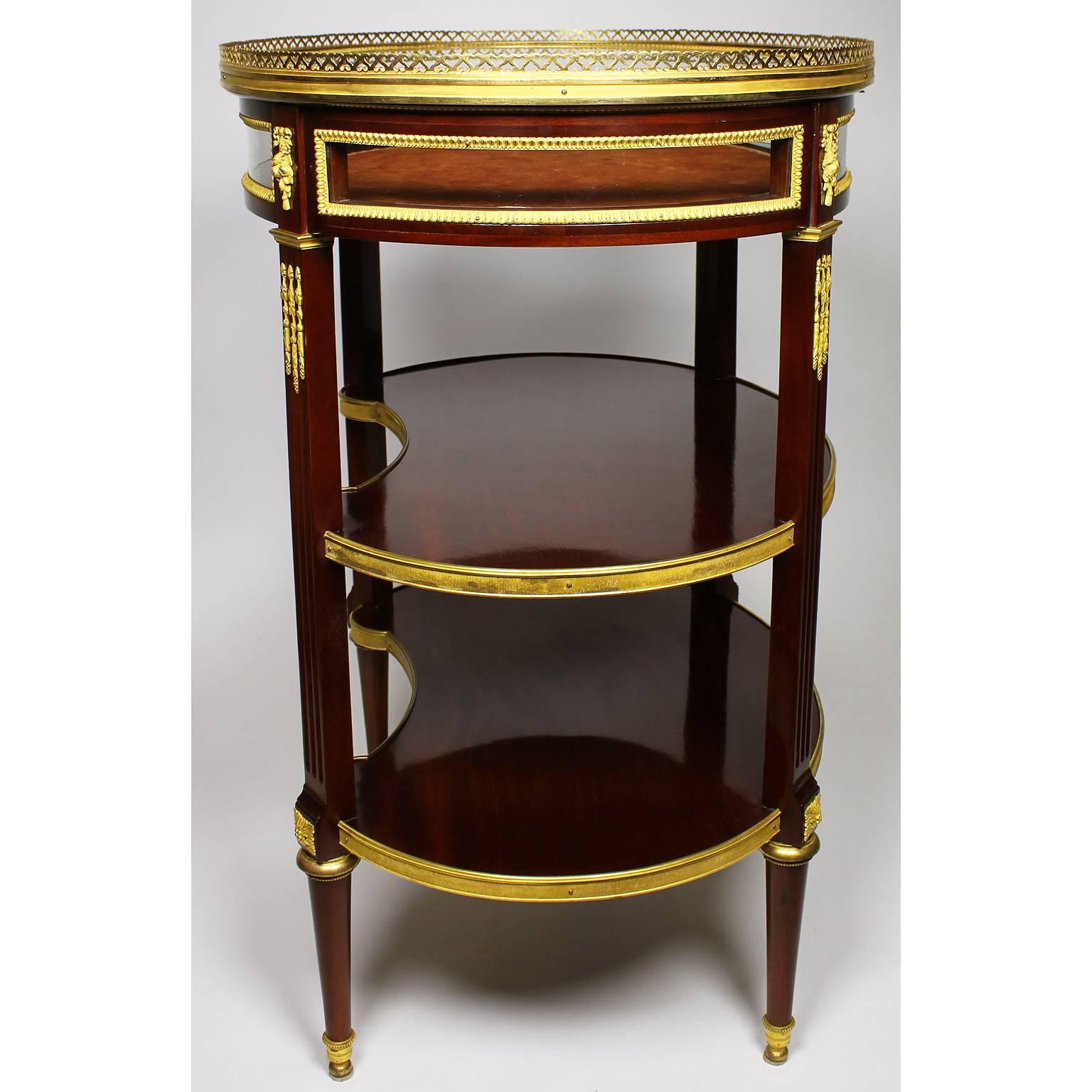 Glass Louis XVI Style Belle Epoque Ormolu-Mounted Vitrine Table, Attributed to Linke