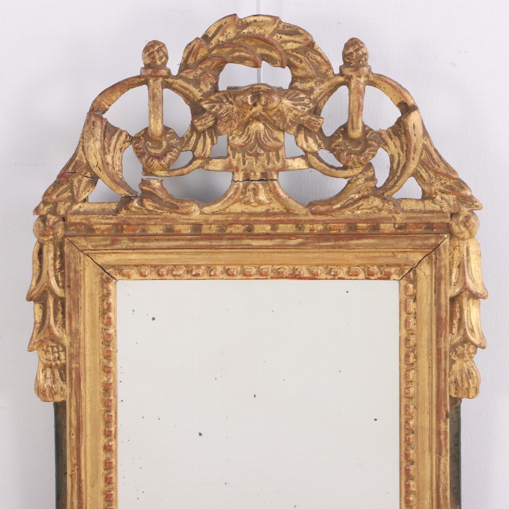 Französischer Spiegel im Stil Ludwigs XVI., geschnitzt und vergoldet, um 1810. (Louis XVI.) im Angebot