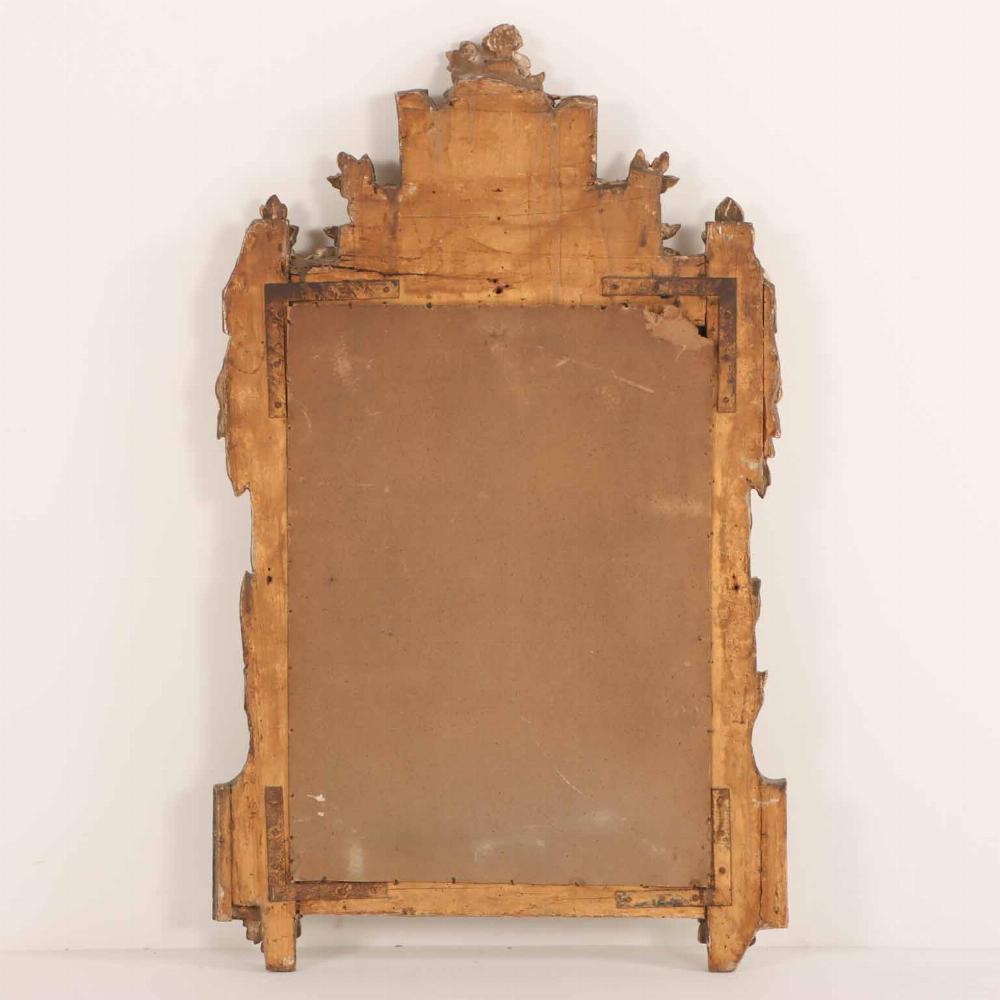This mirror with the pierced and scrolling floral carved crest all flanking a central urn. A perfect addition to your décor. 